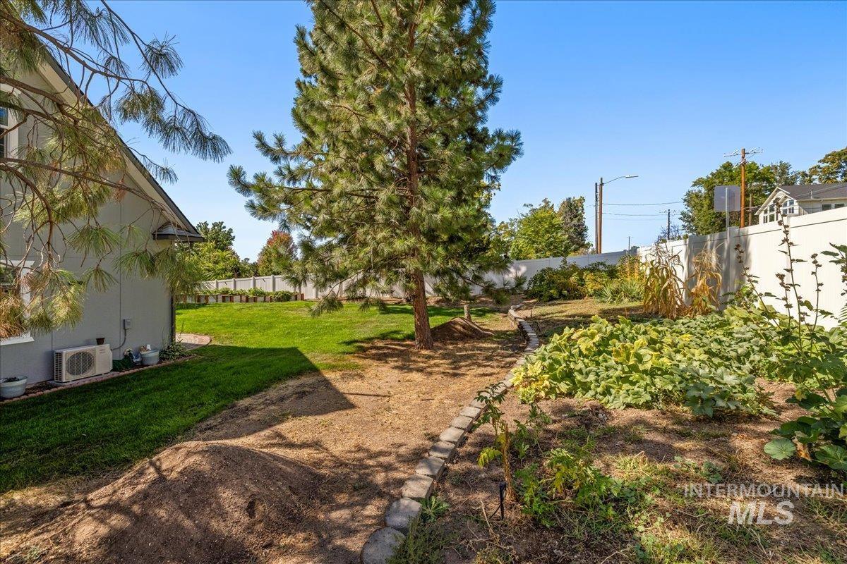 5611 W Hill Rd, Boise, Idaho 83703, 5 Bedrooms, 3 Bathrooms, Residential For Sale, Price $894,500, 98962287