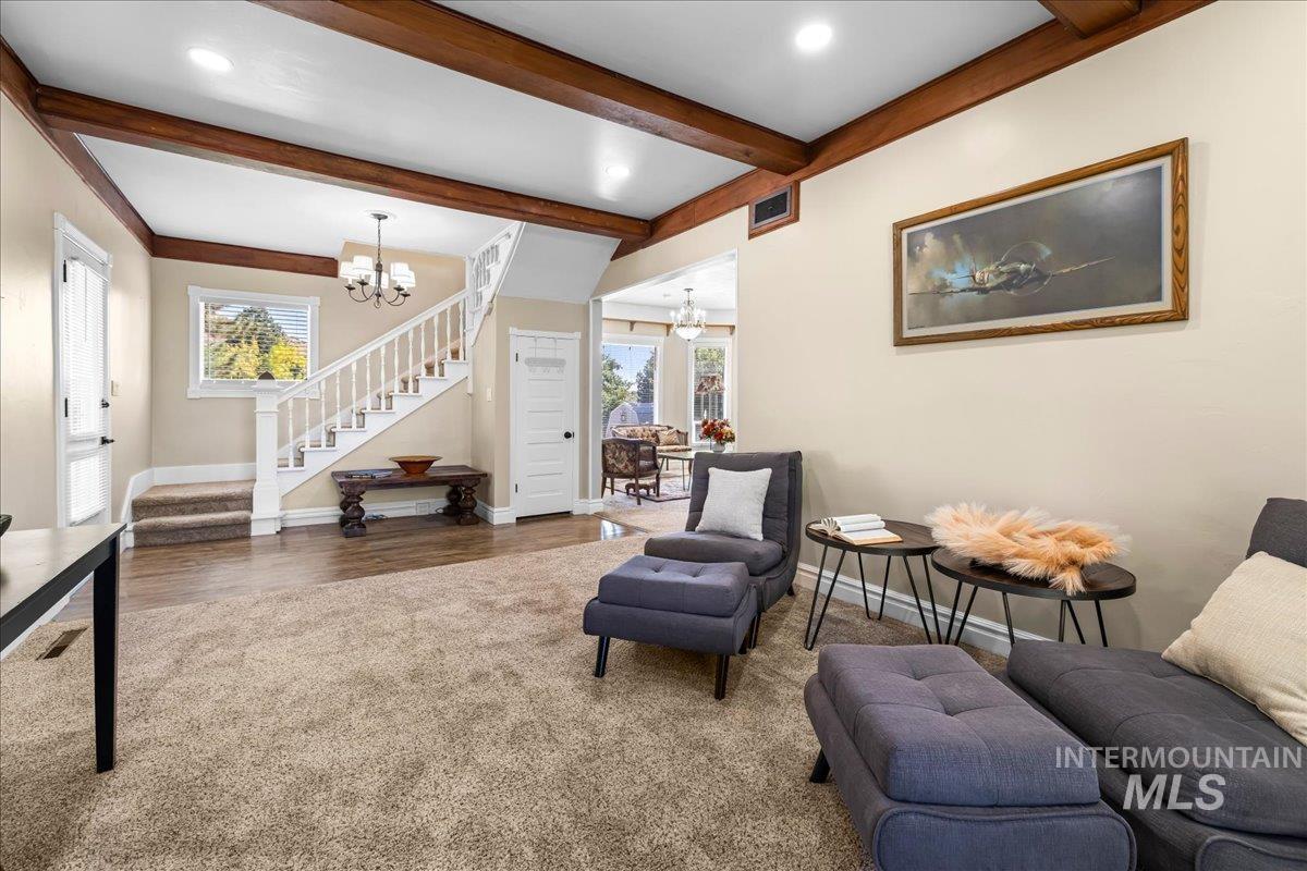 5611 W Hill Rd, Boise, Idaho 83703, 5 Bedrooms, 3 Bathrooms, Residential For Sale, Price $925,000,MLS 98962287