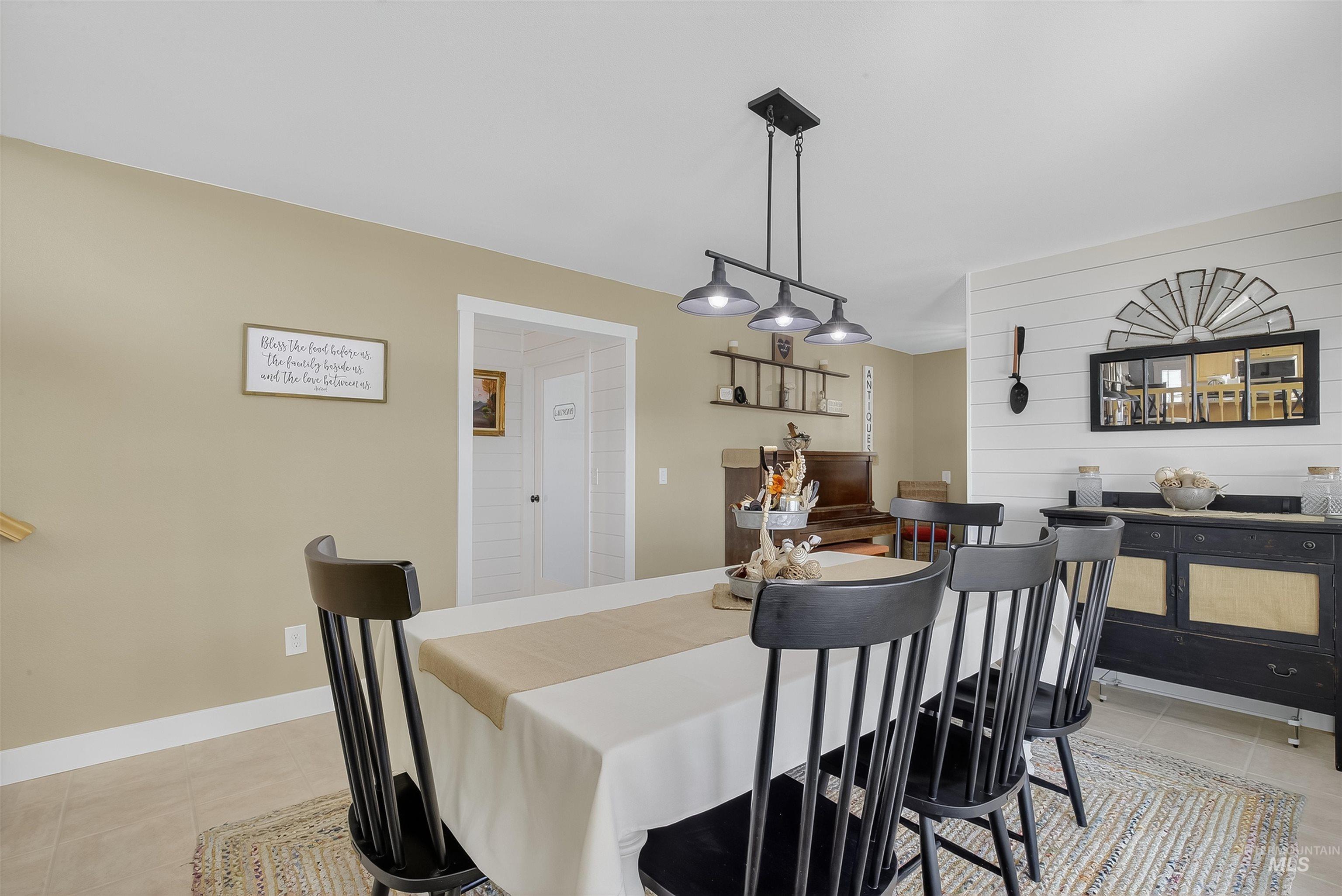 2335 Valleyview Ct., Clarkston, Washington 99403, 3 Bedrooms, 2.5 Bathrooms, Residential For Sale, Price $629,000,MLS 98962321