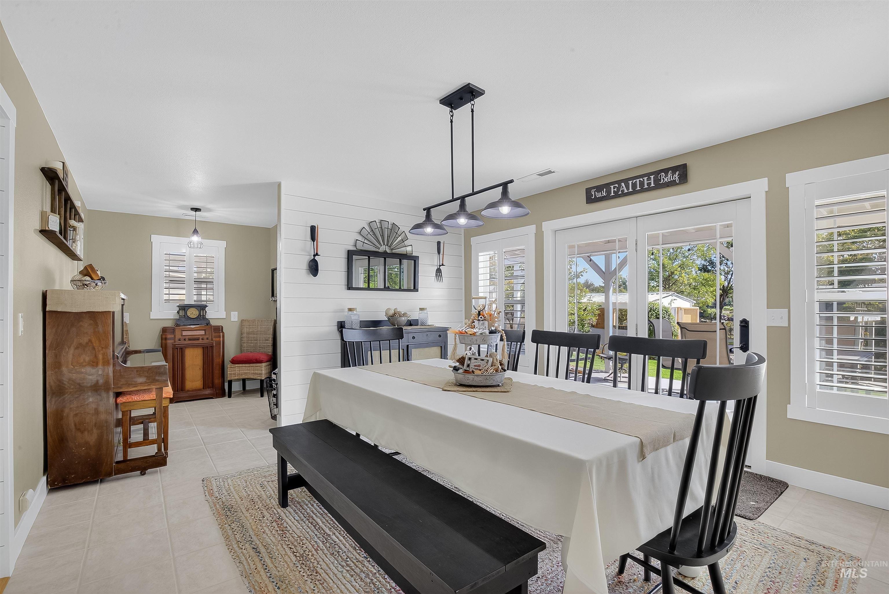 2335 Valleyview Ct., Clarkston, Washington 99403, 3 Bedrooms, 2.5 Bathrooms, Residential For Sale, Price $629,000,MLS 98962321