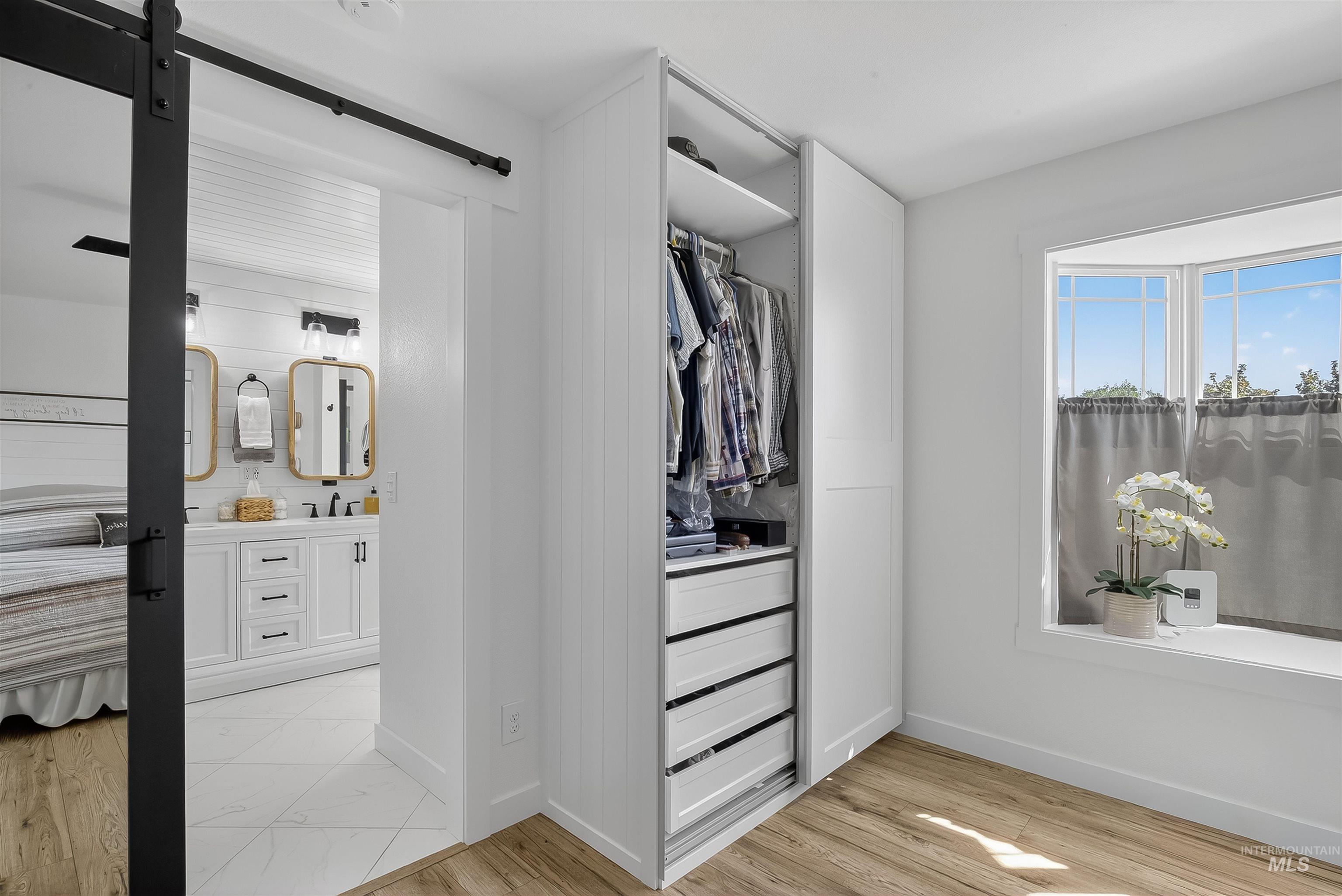 2335 Valleyview Ct., Clarkston, Washington 99403, 3 Bedrooms, 2.5 Bathrooms, Residential For Sale, Price $629,000,MLS 98962321