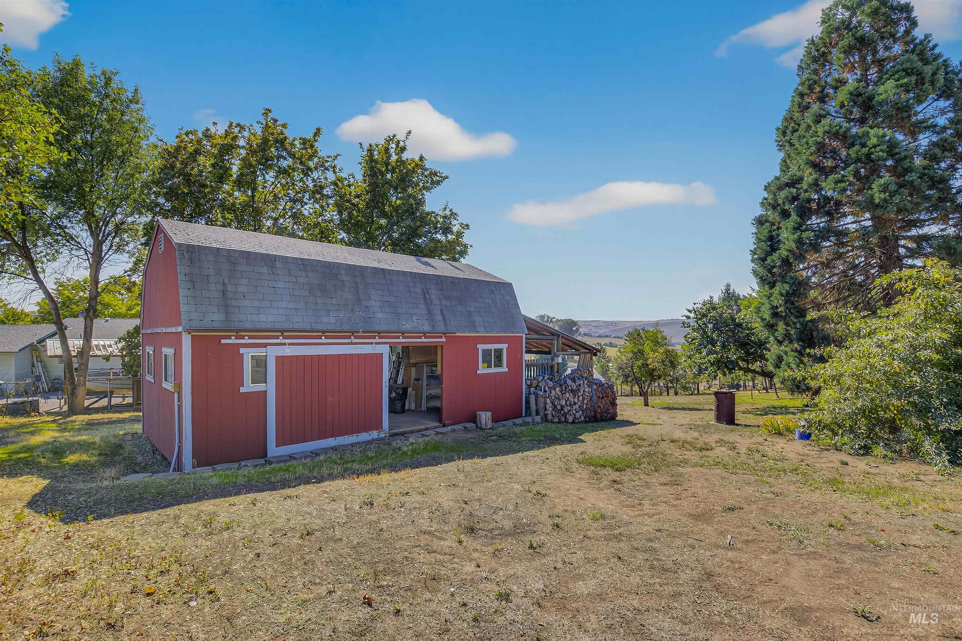 2335 Valleyview Ct., Clarkston, Washington 99403, 3 Bedrooms, 2.5 Bathrooms, Residential For Sale, Price $629,000,MLS 98962321