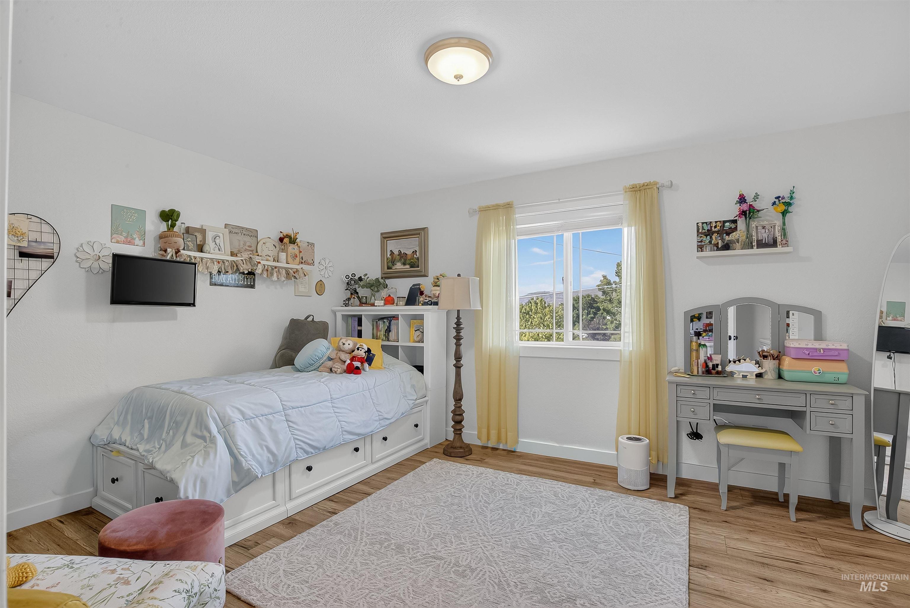 2335 Valleyview Ct., Clarkston, Washington 99403, 3 Bedrooms, 2.5 Bathrooms, Residential For Sale, Price $629,000,MLS 98962321