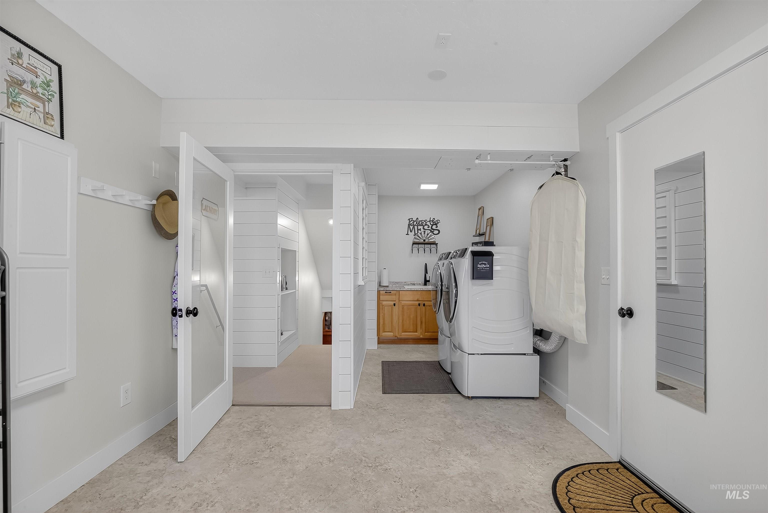 2335 Valleyview Ct., Clarkston, Washington 99403, 3 Bedrooms, 2.5 Bathrooms, Residential For Sale, Price $629,000,MLS 98962321