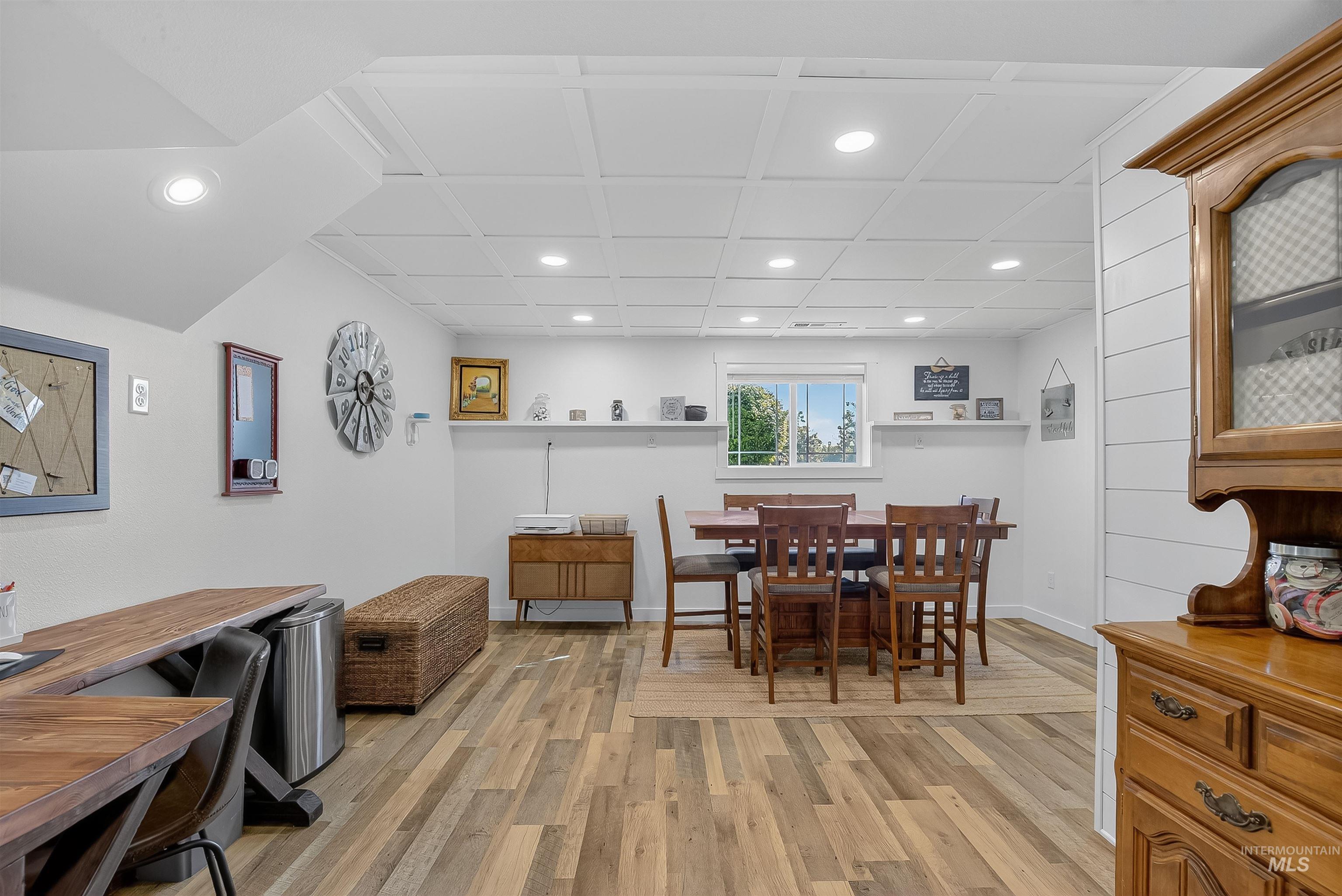 2335 Valleyview Ct., Clarkston, Washington 99403, 3 Bedrooms, 2.5 Bathrooms, Residential For Sale, Price $629,000,MLS 98962321