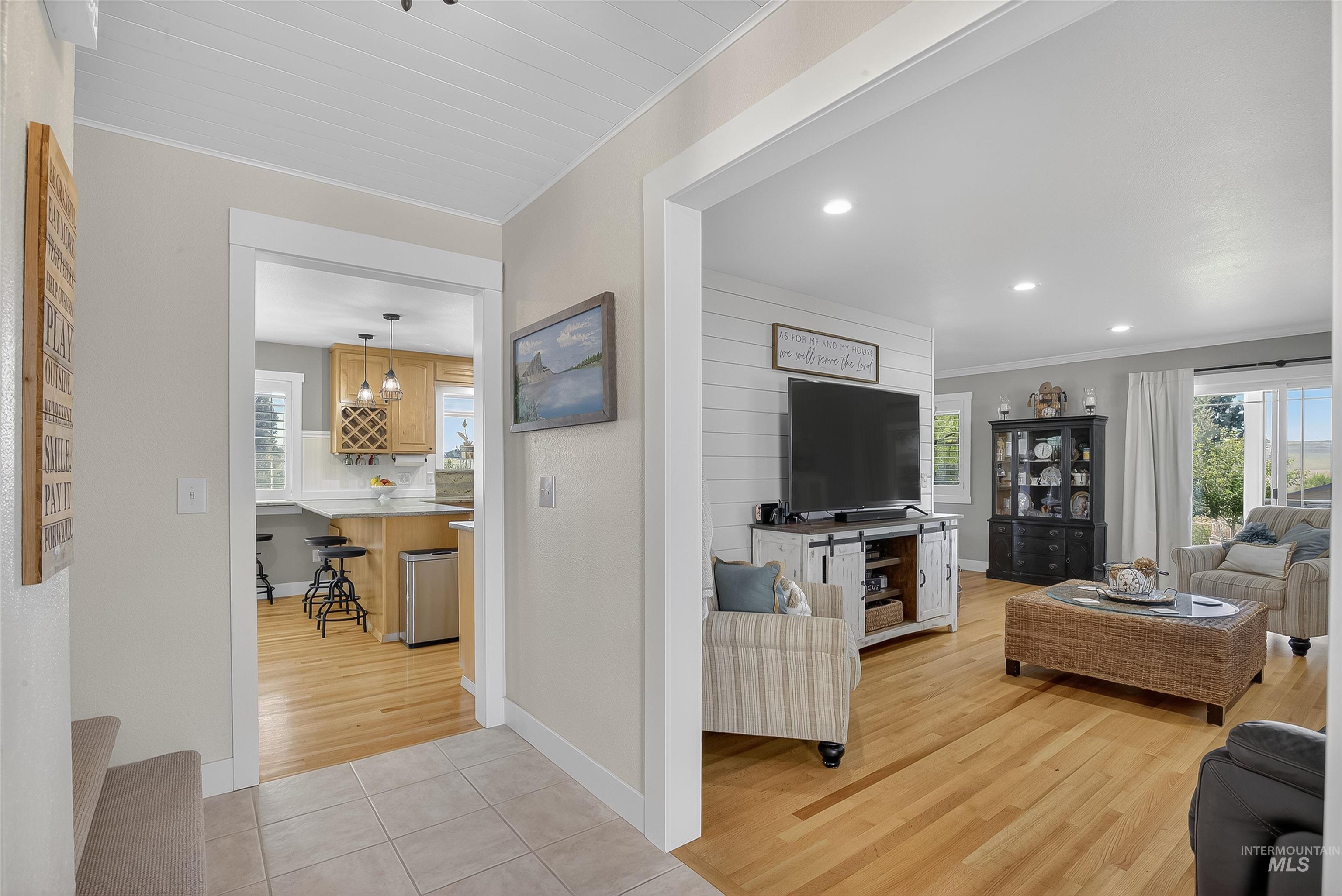 2335 Valleyview Ct., Clarkston, Washington 99403, 3 Bedrooms, 2.5 Bathrooms, Residential For Sale, Price $629,000,MLS 98962321