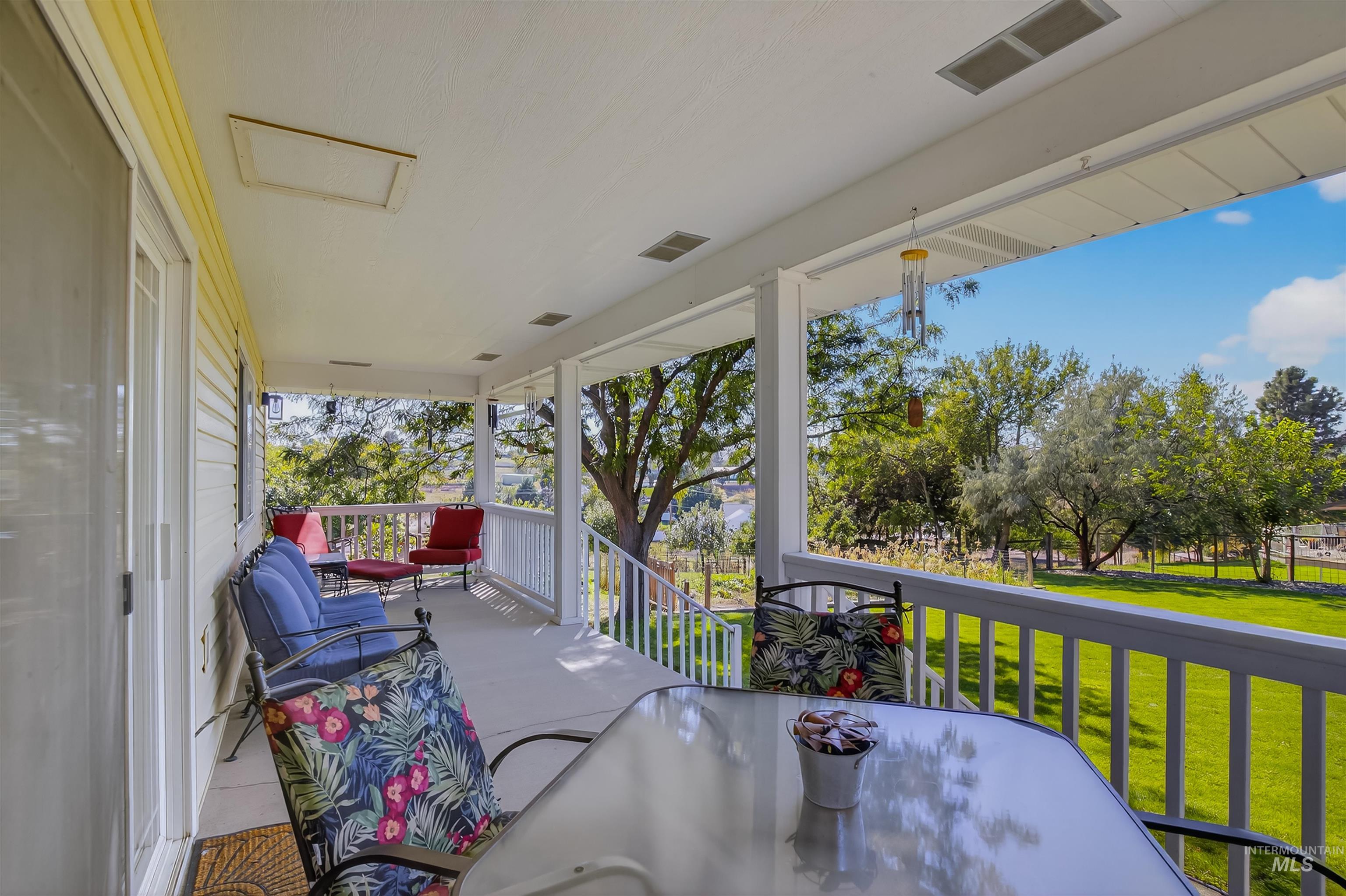 2335 Valleyview Ct., Clarkston, Washington 99403, 3 Bedrooms, 2.5 Bathrooms, Residential For Sale, Price $629,000,MLS 98962321