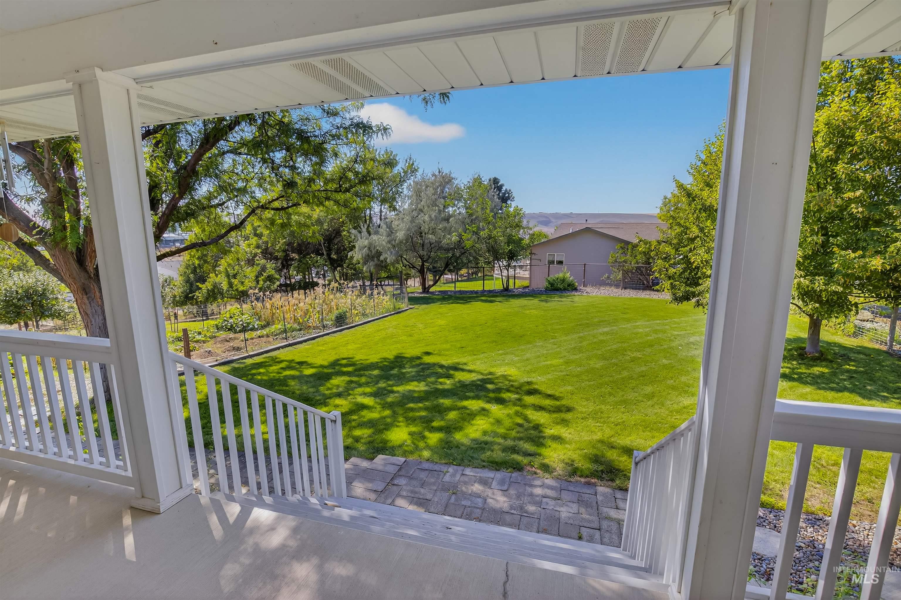 2335 Valleyview Ct., Clarkston, Washington 99403, 3 Bedrooms, 2.5 Bathrooms, Residential For Sale, Price $629,000,MLS 98962321