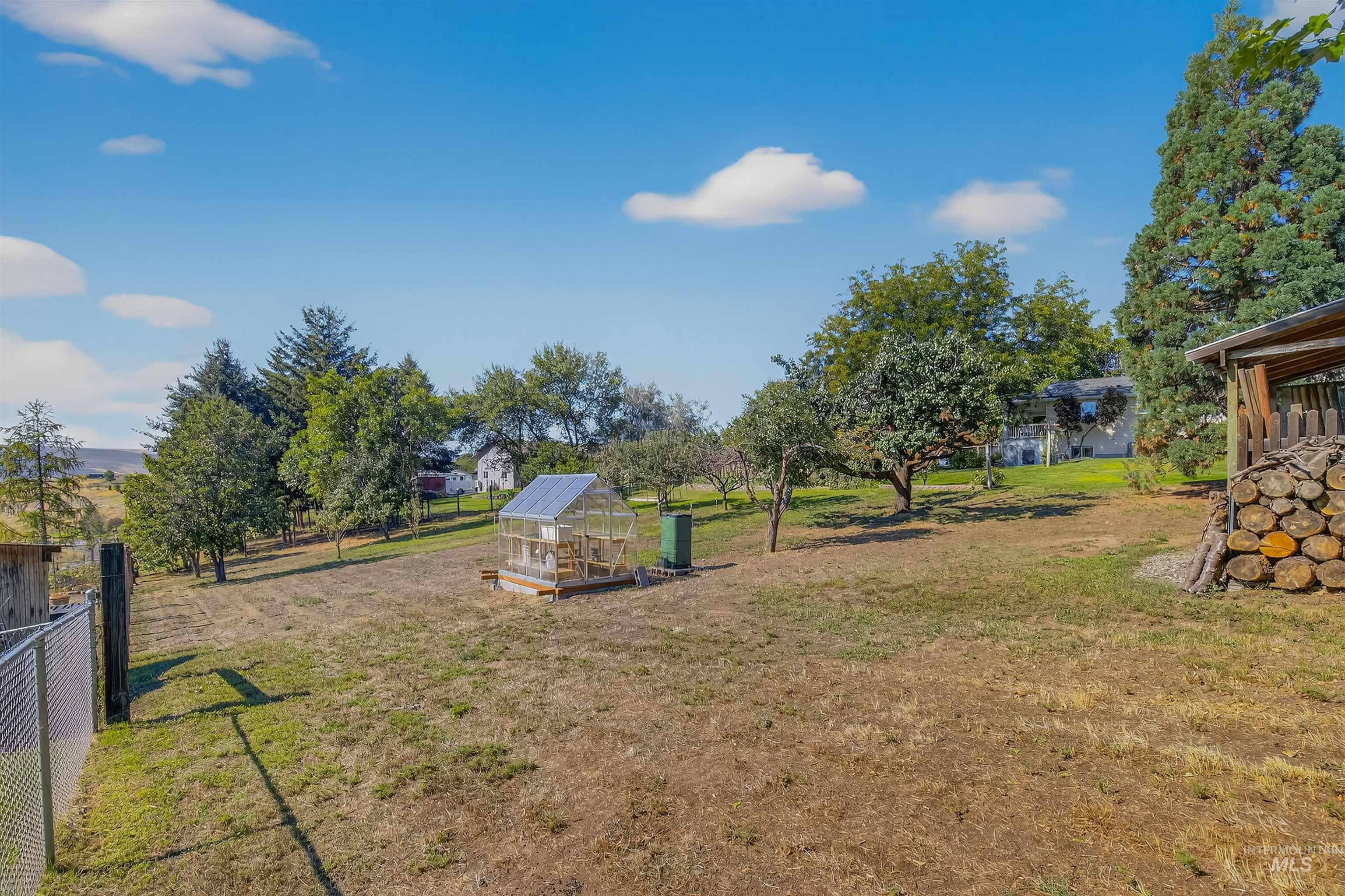 2335 Valleyview Ct., Clarkston, Washington 99403, 3 Bedrooms, 2.5 Bathrooms, Residential For Sale, Price $629,000,MLS 98962321