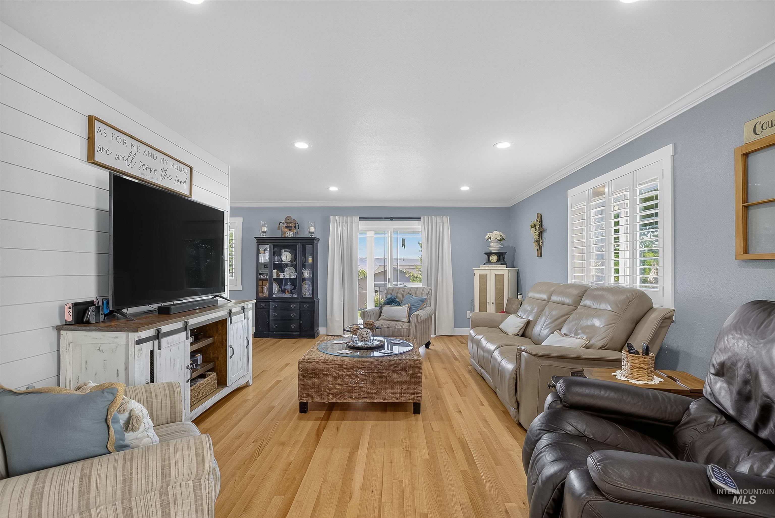 2335 Valleyview Ct., Clarkston, Washington 99403, 3 Bedrooms, 2.5 Bathrooms, Residential For Sale, Price $629,000,MLS 98962321