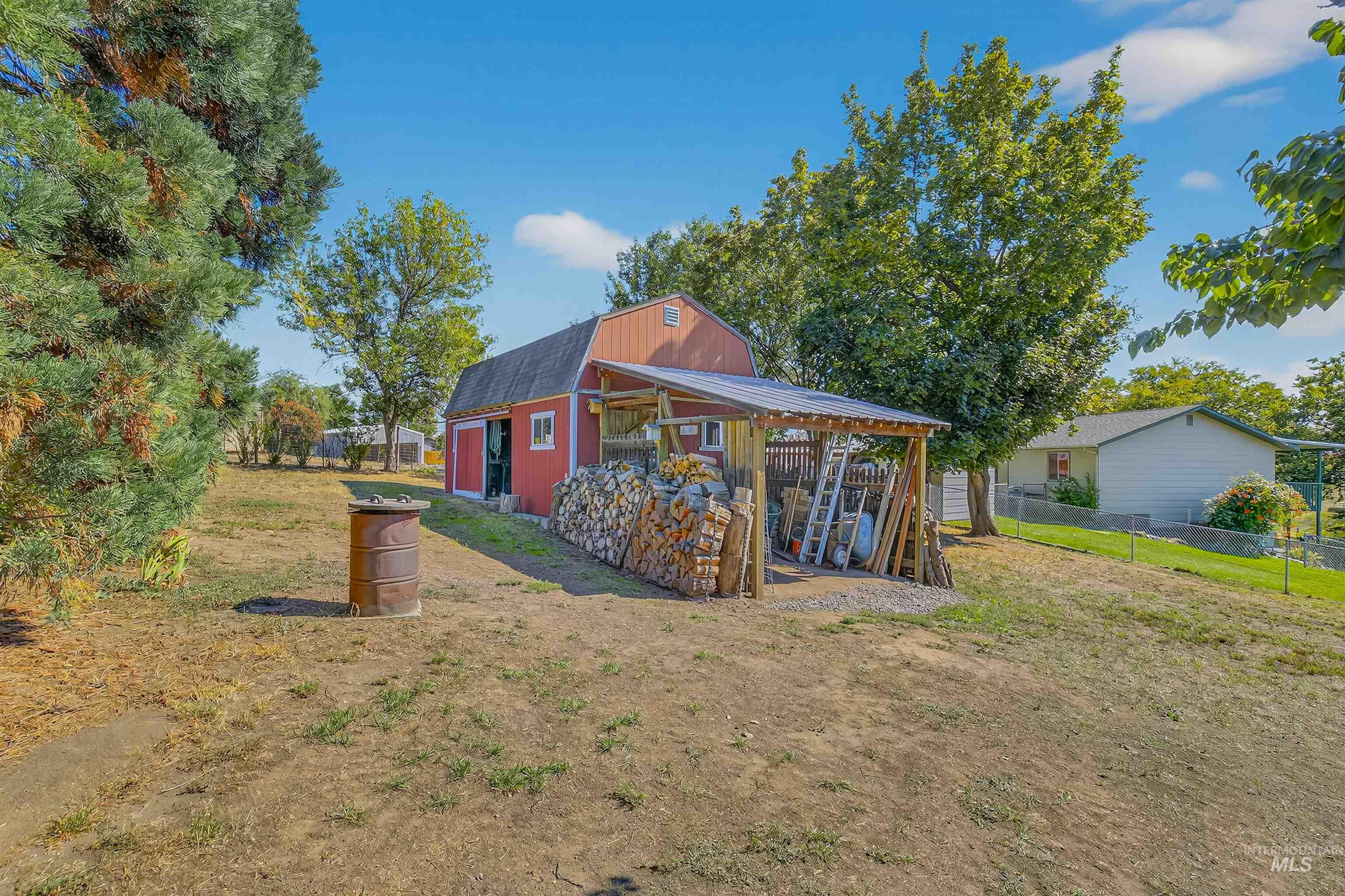 2335 Valleyview Ct., Clarkston, Washington 99403, 3 Bedrooms, 2.5 Bathrooms, Residential For Sale, Price $629,000,MLS 98962321