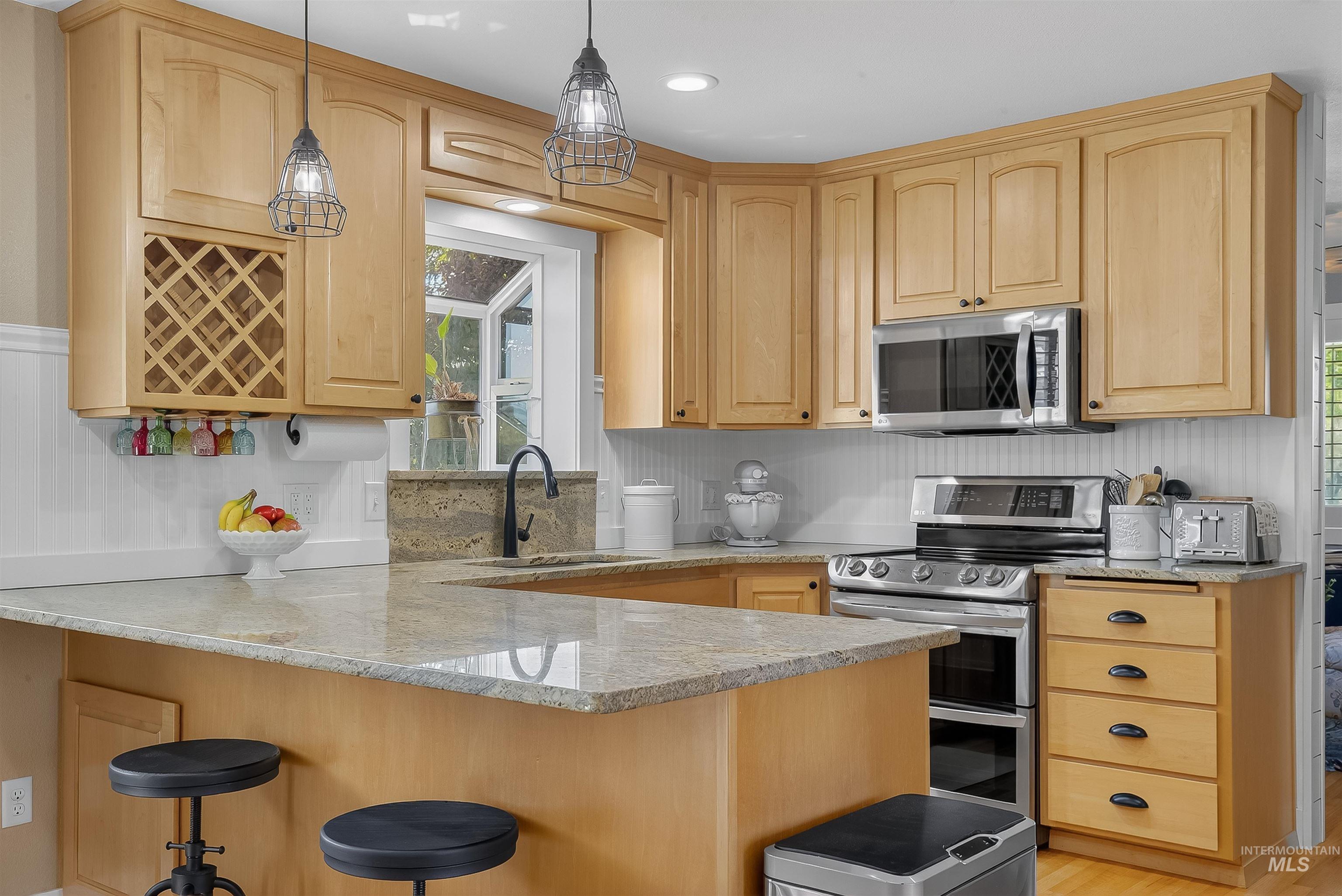 2335 Valleyview Ct., Clarkston, Washington 99403, 3 Bedrooms, 2.5 Bathrooms, Residential For Sale, Price $629,000,MLS 98962321