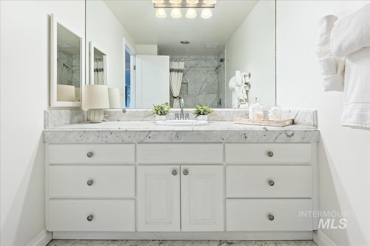 200 N 3rd, Boise, Idaho 83702, 2 Bedrooms, 1 Bathroom, Residential For Sale, Price $489,900, 98962345