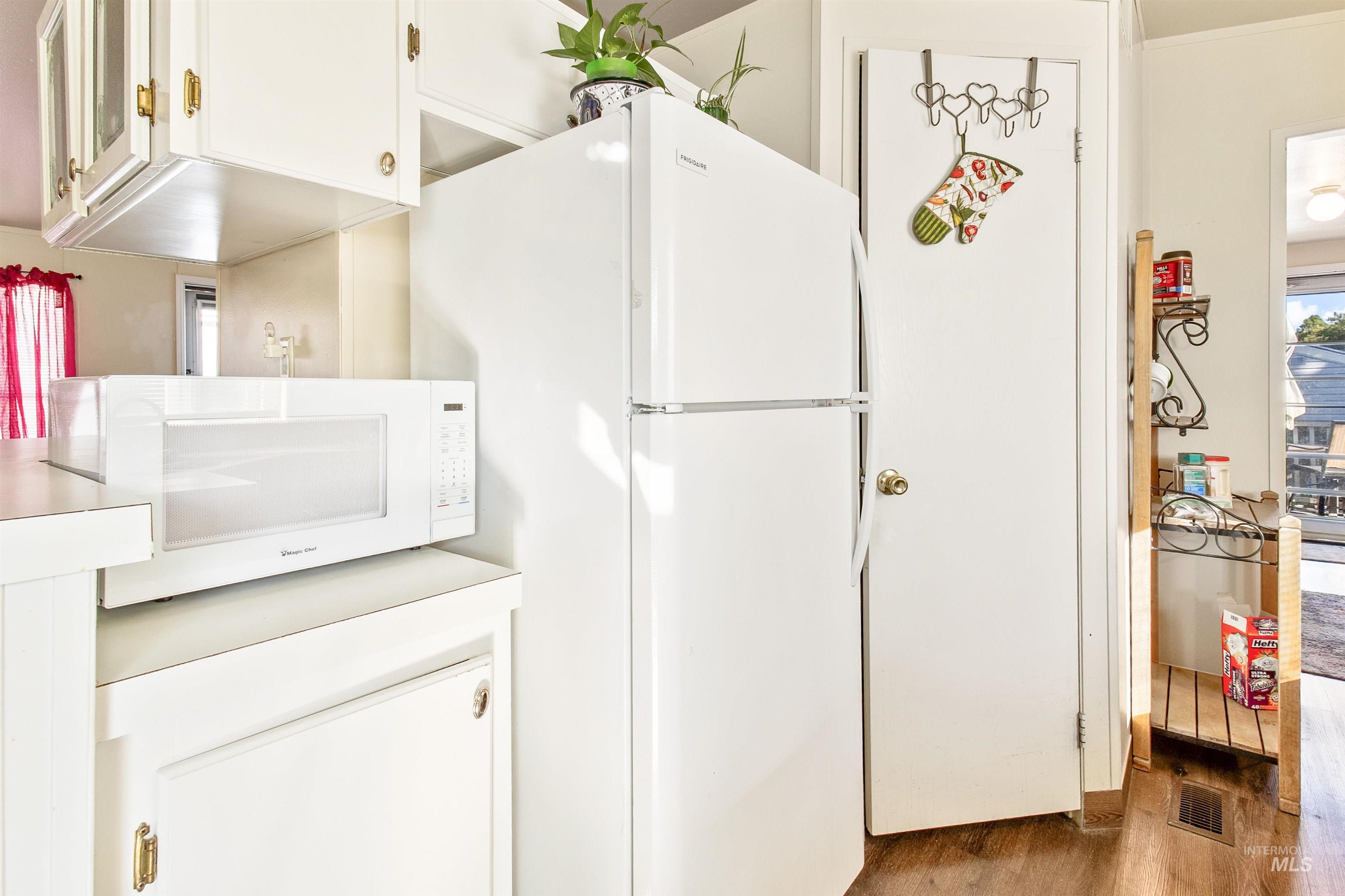 524 W Mesquite St, Boise, Idaho 83713, 3 Bedrooms, 2 Bathrooms, Residential For Sale, Price $104,950,MLS 98962349