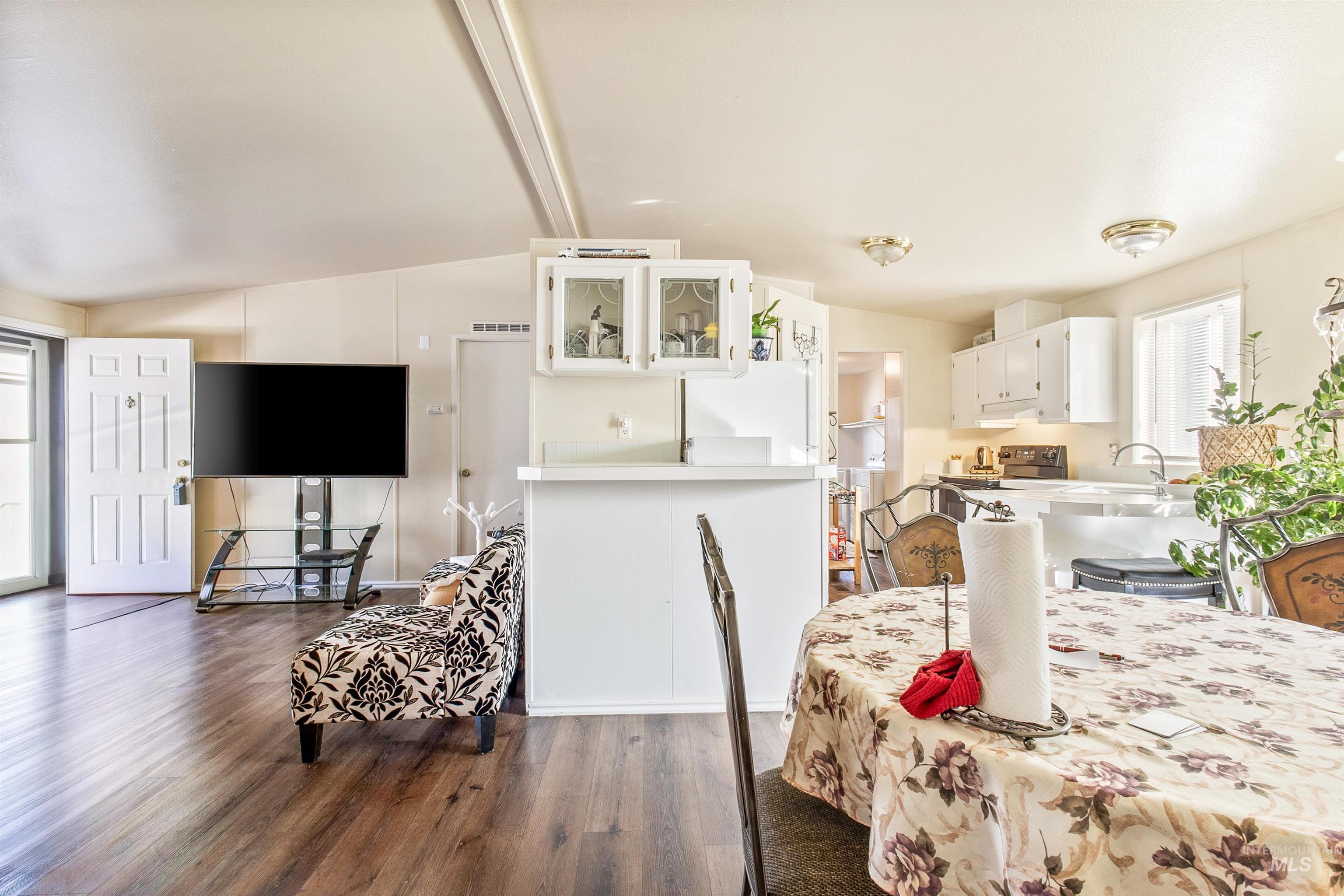 524 W Mesquite St, Boise, Idaho 83713, 3 Bedrooms, 2 Bathrooms, Residential For Sale, Price $104,950,MLS 98962349