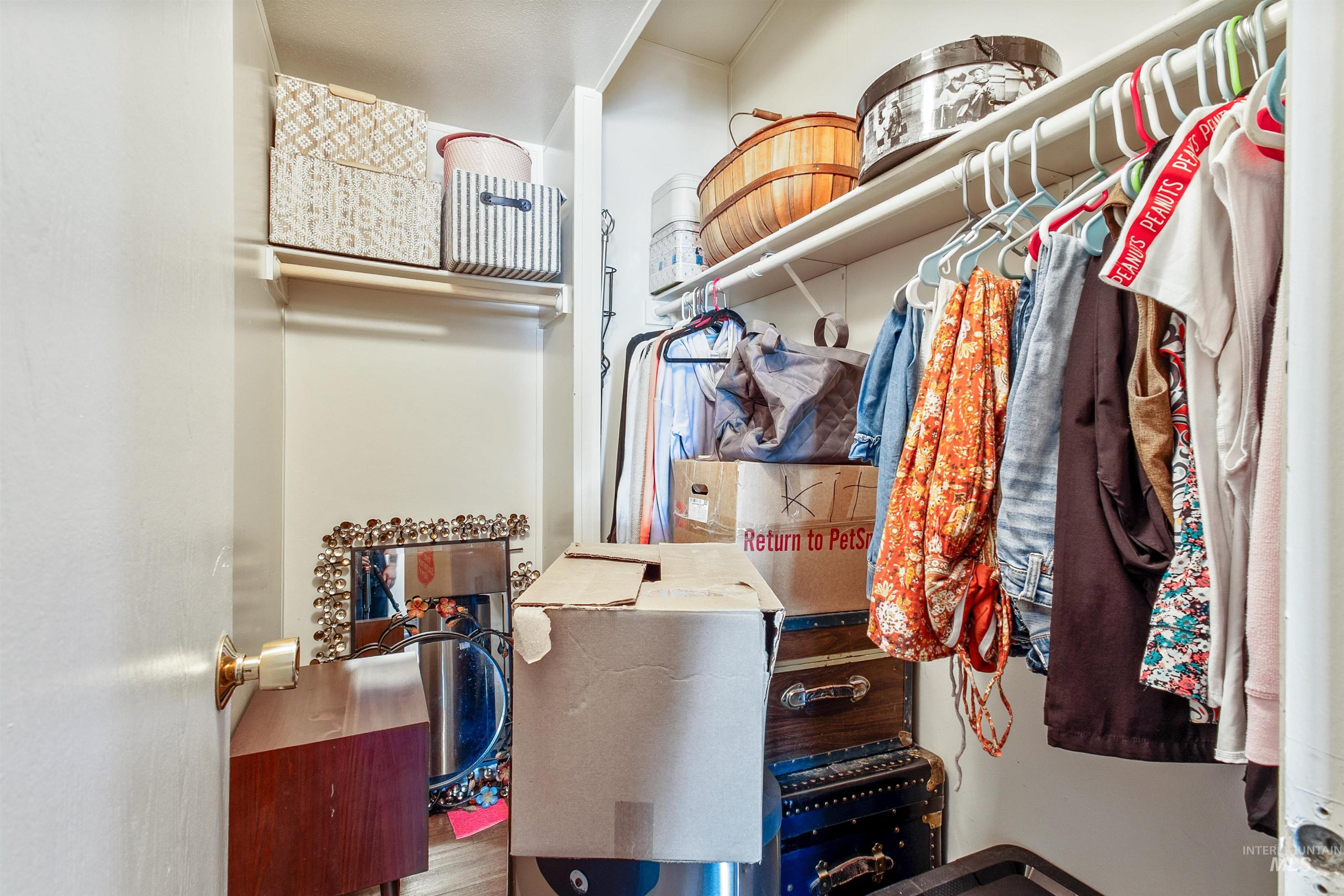 524 W Mesquite St, Boise, Idaho 83713, 3 Bedrooms, 2 Bathrooms, Residential For Sale, Price $104,950,MLS 98962349