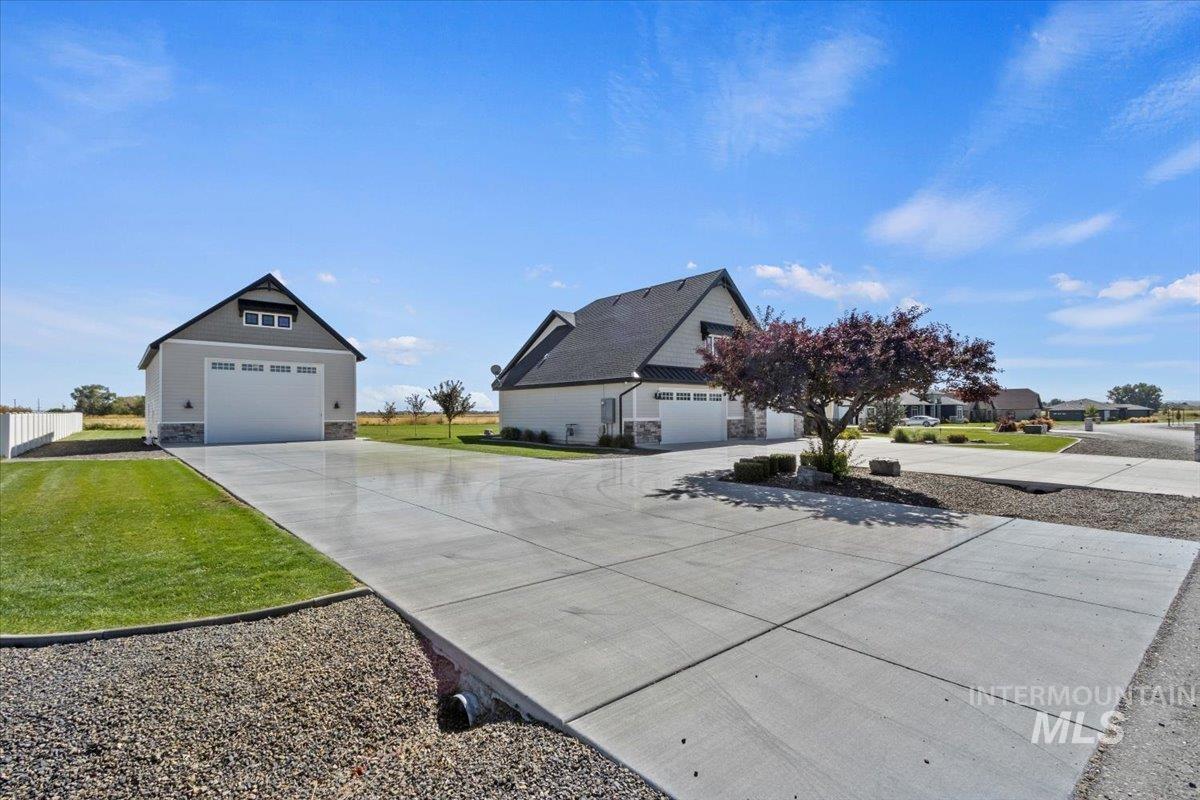1650 Stone Gate Dr, Twin Falls, Idaho 83301-5892, 4 Bedrooms, 4 Bathrooms, Residential For Sale, Price $1,199,000, 98962354