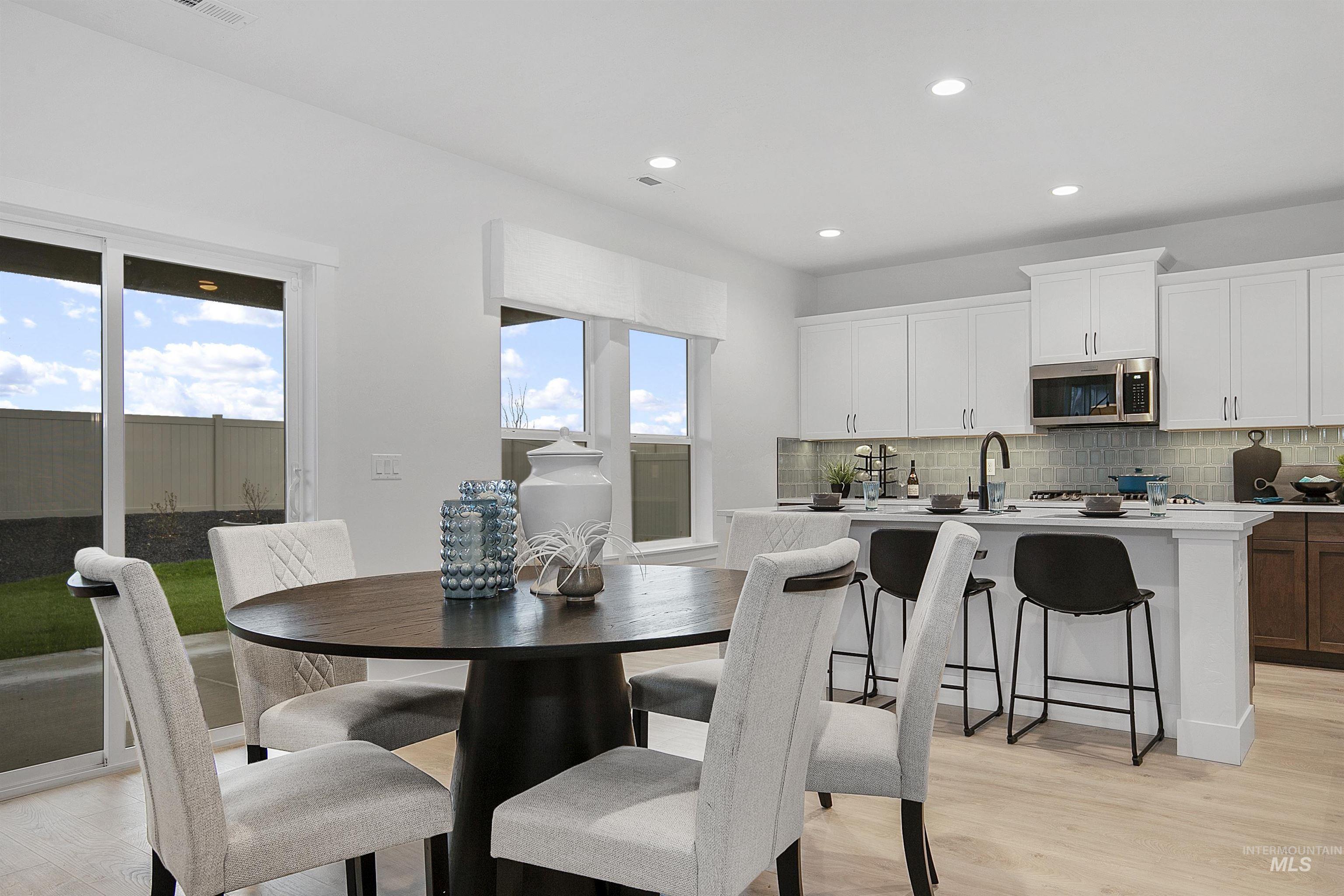 2043 Travelers Court, Middleton, Idaho 83644, 4 Bedrooms, 3 Bathrooms, Residential For Sale, Price $573,072,MLS 98962370