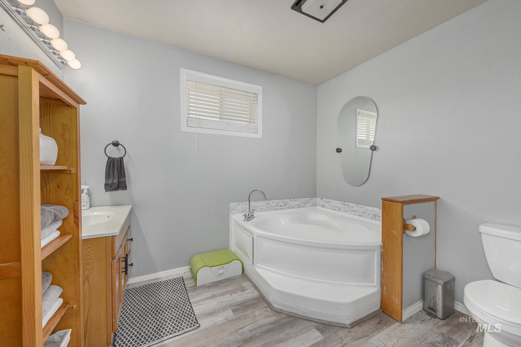 1534 NE 10th Ave., Payette, Idaho 83661, 2 Bedrooms, 7 Rooms, Business/Commercial For Sale, Price $359,000, 98962394