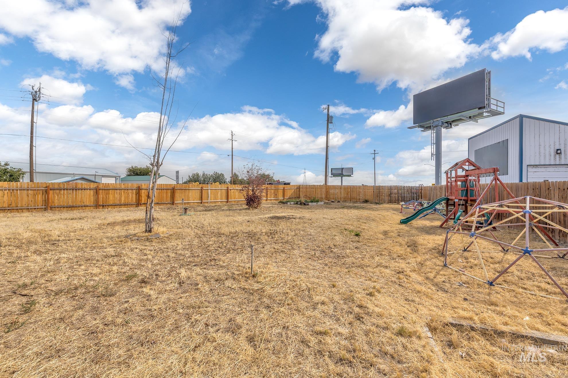 1534 NE 10th Ave., Payette, Idaho 83661, 2 Bedrooms, 7 Rooms, Business/Commercial For Sale, Price $359,000, 98962394