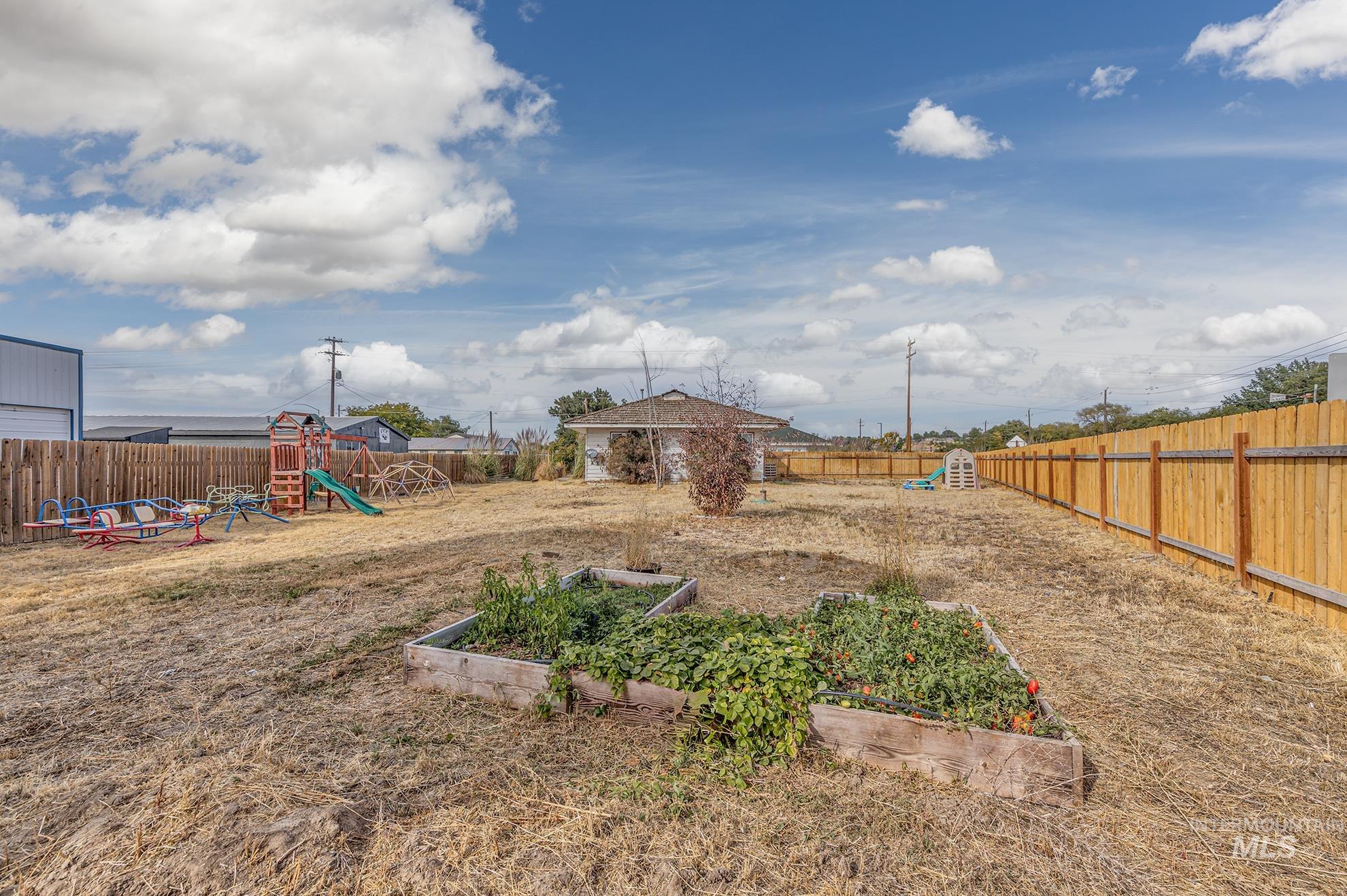 1534 NE 10th Ave., Payette, Idaho 83661, 2 Bedrooms, 7 Rooms, Business/Commercial For Sale, Price $359,000, 98962394