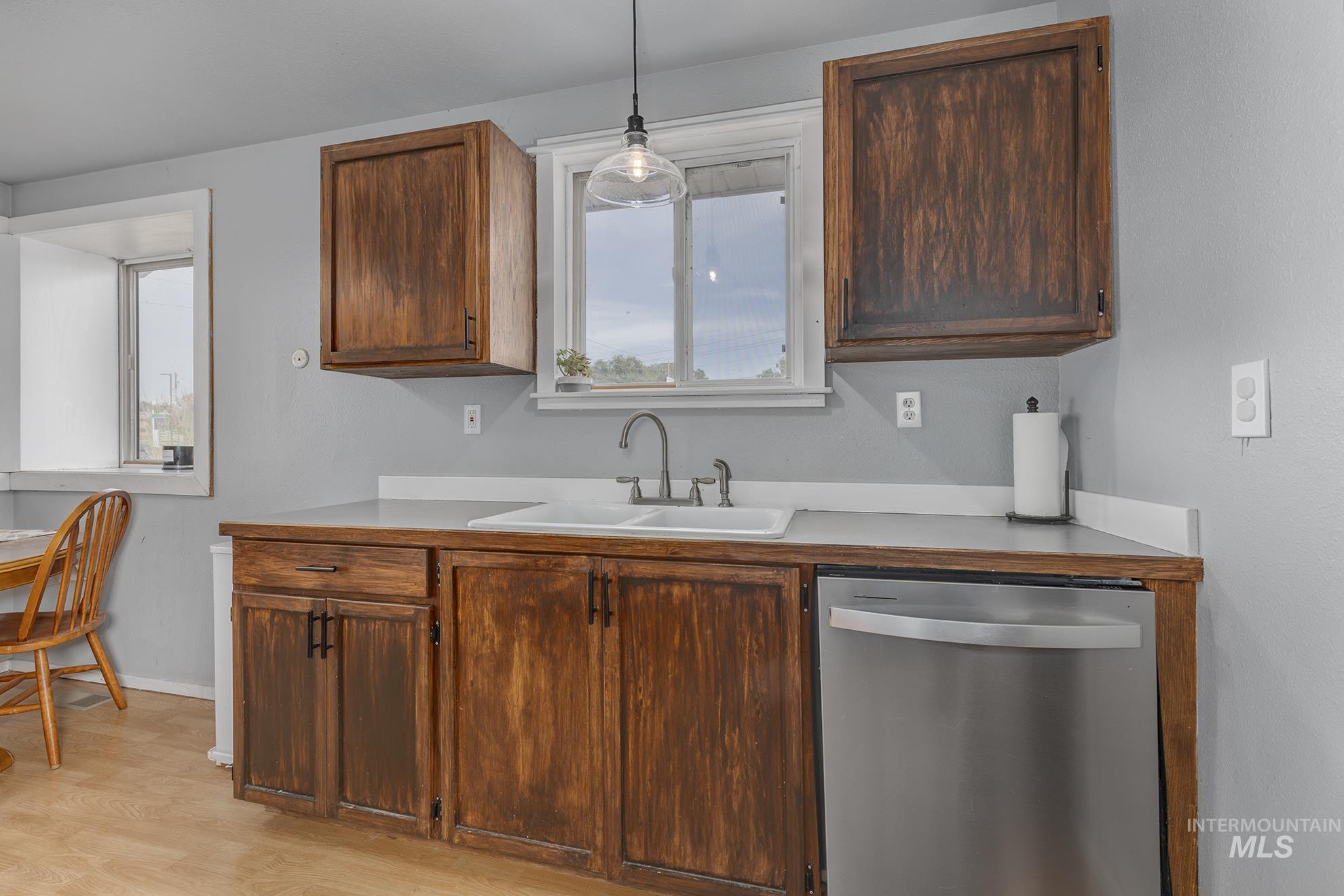 1534 NE 10th Ave., Payette, Idaho 83661, 2 Bedrooms, 7 Rooms, Business/Commercial For Sale, Price $359,000, 98962394