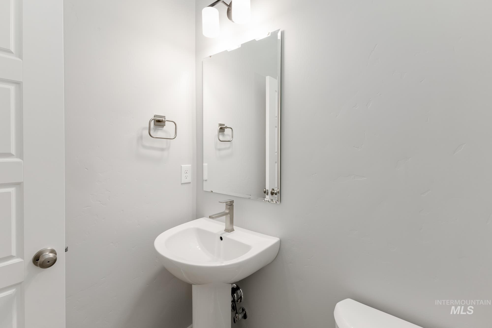 898 N Mirror Creek Way, Meridian, Idaho 83642, 4 Bedrooms, 2.5 Bathrooms, Residential For Sale, Price $474,990,MLS 98962402