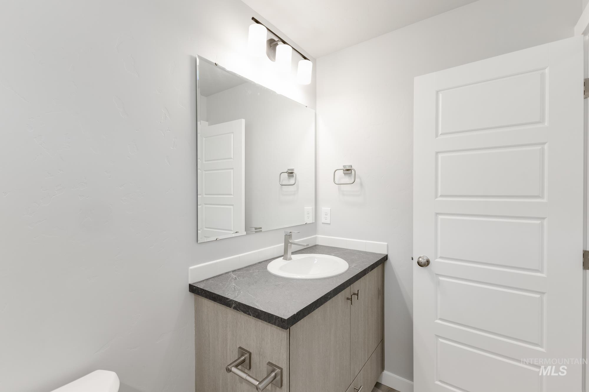 898 N Mirror Creek Way, Meridian, Idaho 83642, 4 Bedrooms, 2.5 Bathrooms, Residential For Sale, Price $474,990,MLS 98962402