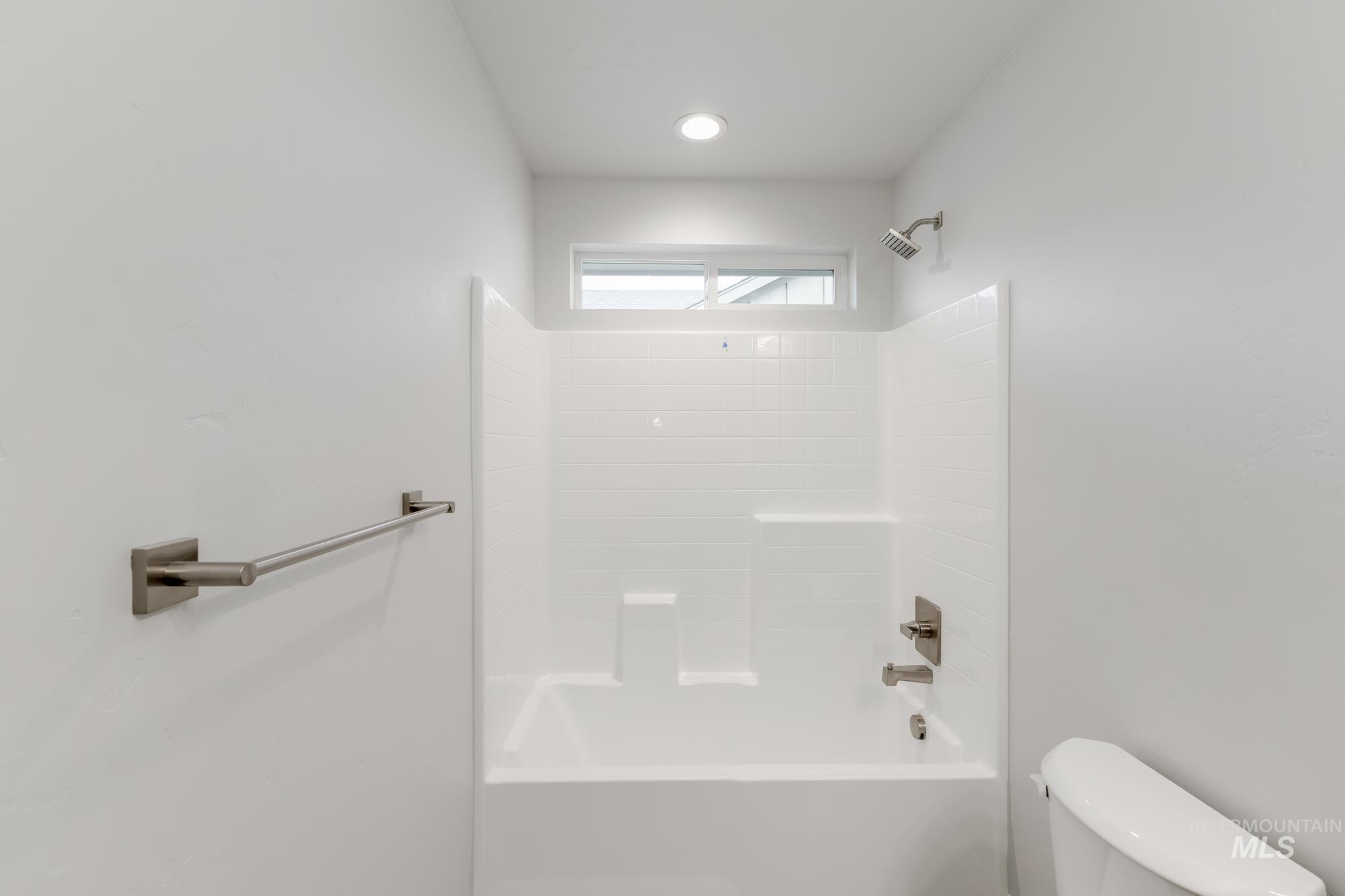 898 N Mirror Creek Way, Meridian, Idaho 83642, 4 Bedrooms, 2.5 Bathrooms, Residential For Sale, Price $474,990,MLS 98962402