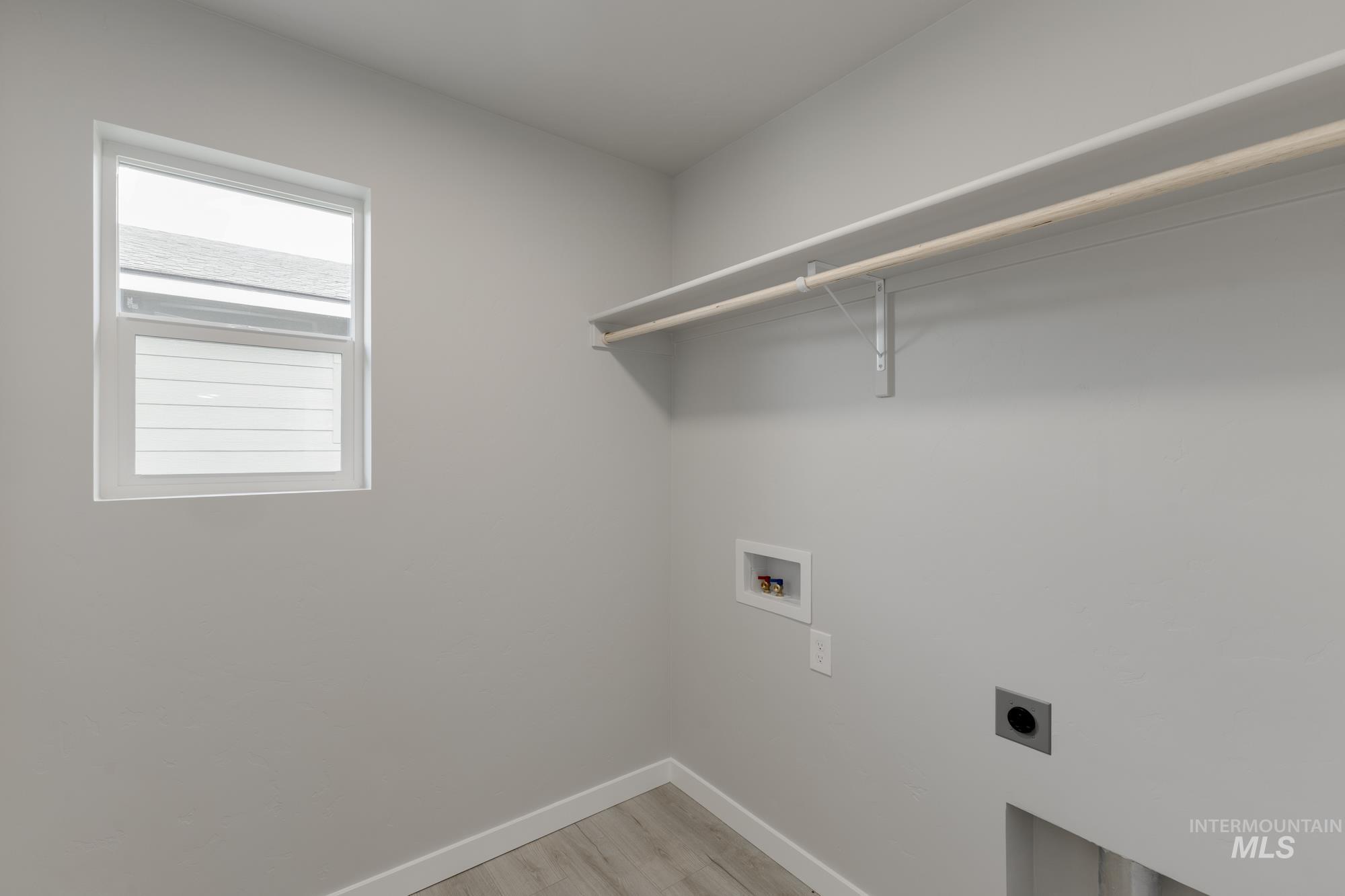 898 N Mirror Creek Way, Meridian, Idaho 83642, 4 Bedrooms, 2.5 Bathrooms, Residential For Sale, Price $474,990,MLS 98962402