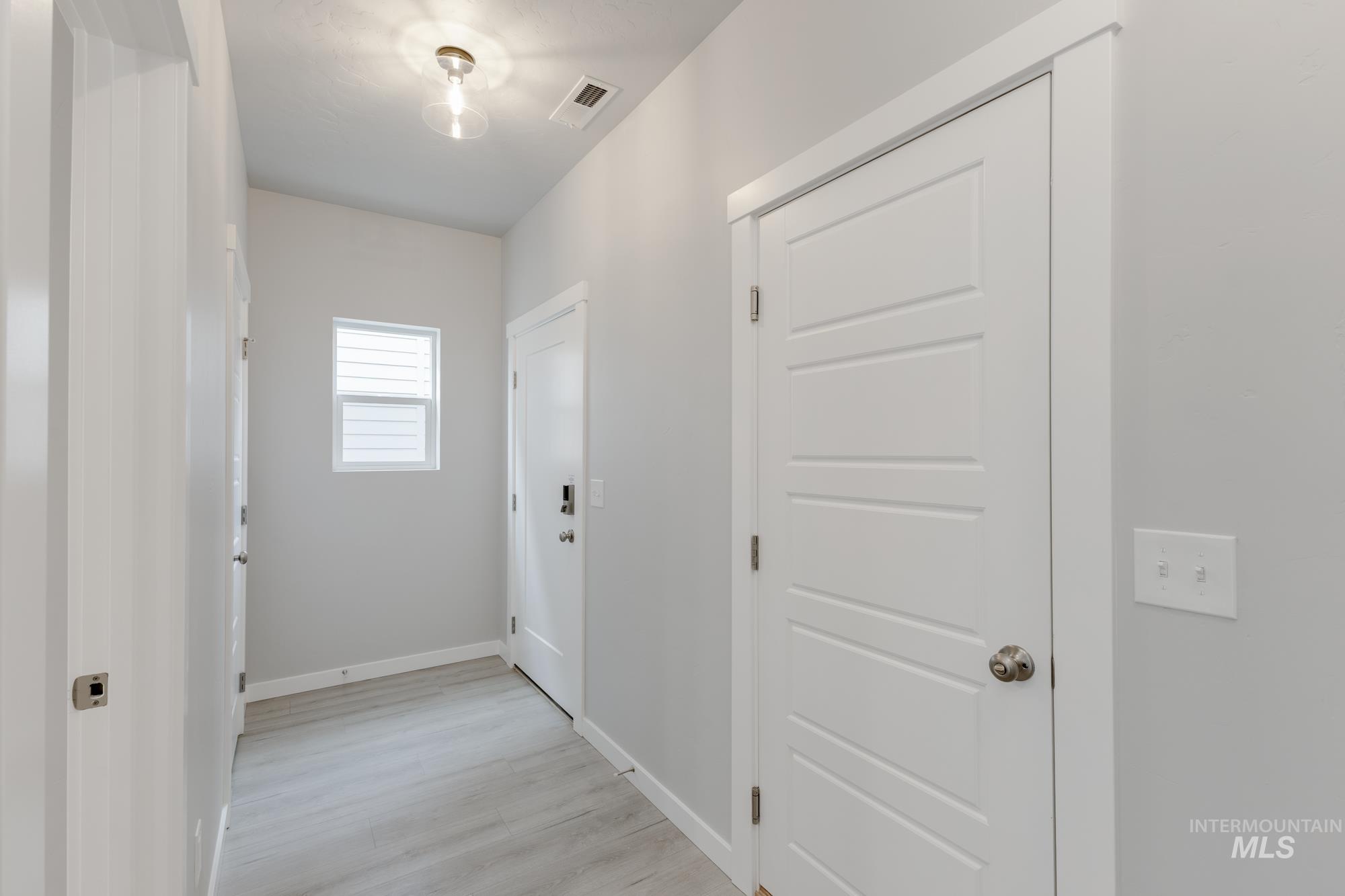 898 N Mirror Creek Way, Meridian, Idaho 83642, 4 Bedrooms, 2.5 Bathrooms, Residential For Sale, Price $474,990,MLS 98962402