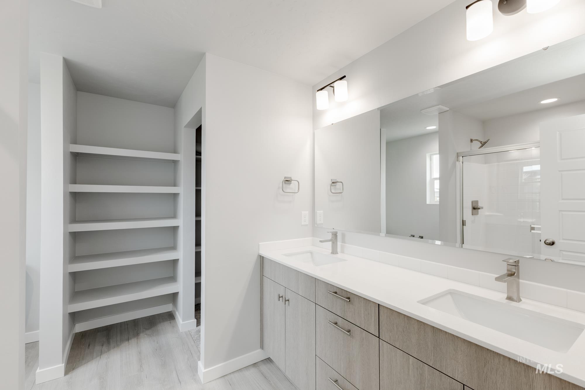 898 N Mirror Creek Way, Meridian, Idaho 83642, 4 Bedrooms, 2.5 Bathrooms, Residential For Sale, Price $474,990,MLS 98962402