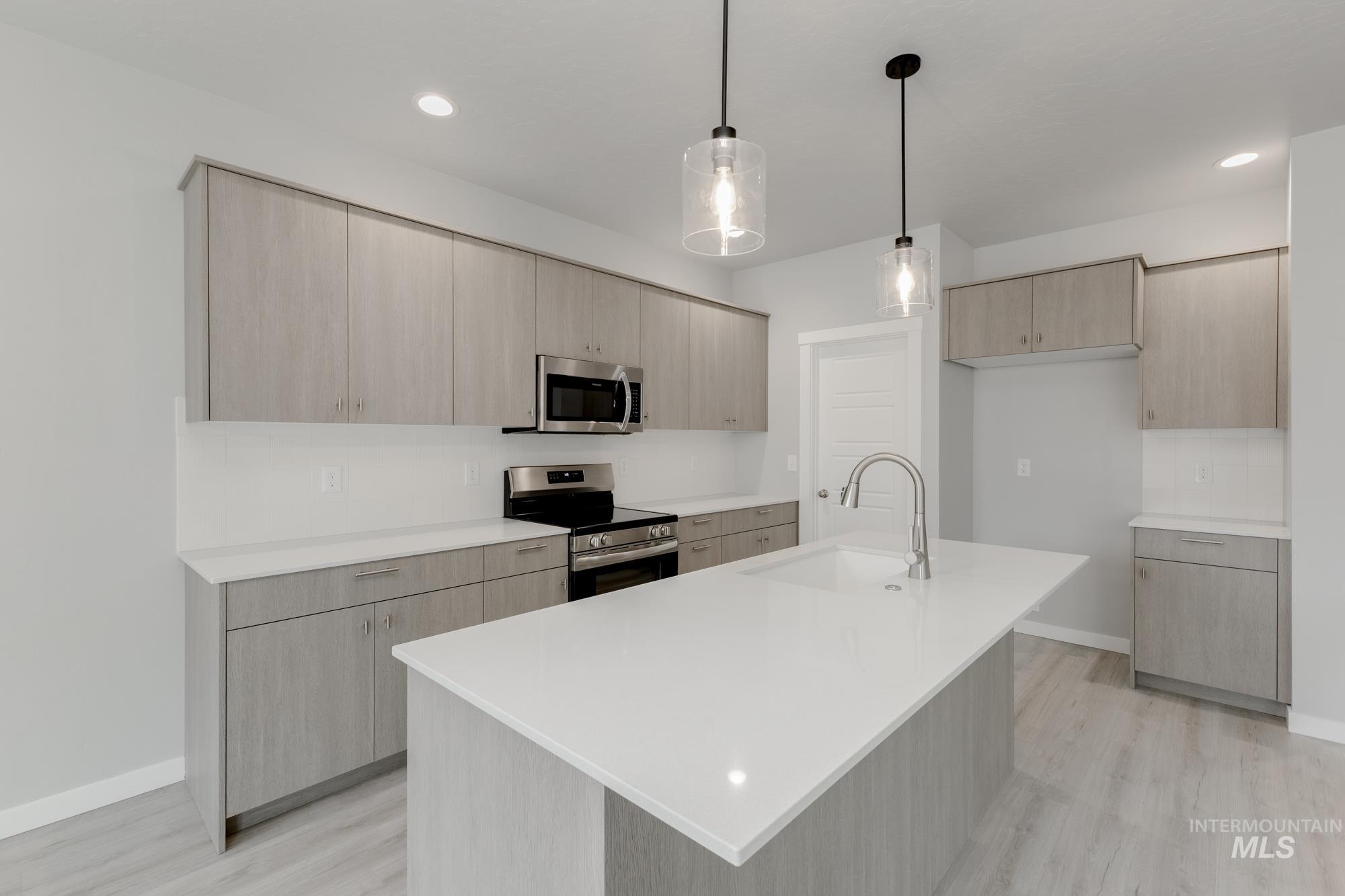 898 N Mirror Creek Way, Meridian, Idaho 83642, 4 Bedrooms, 2.5 Bathrooms, Residential For Sale, Price $474,990,MLS 98962402