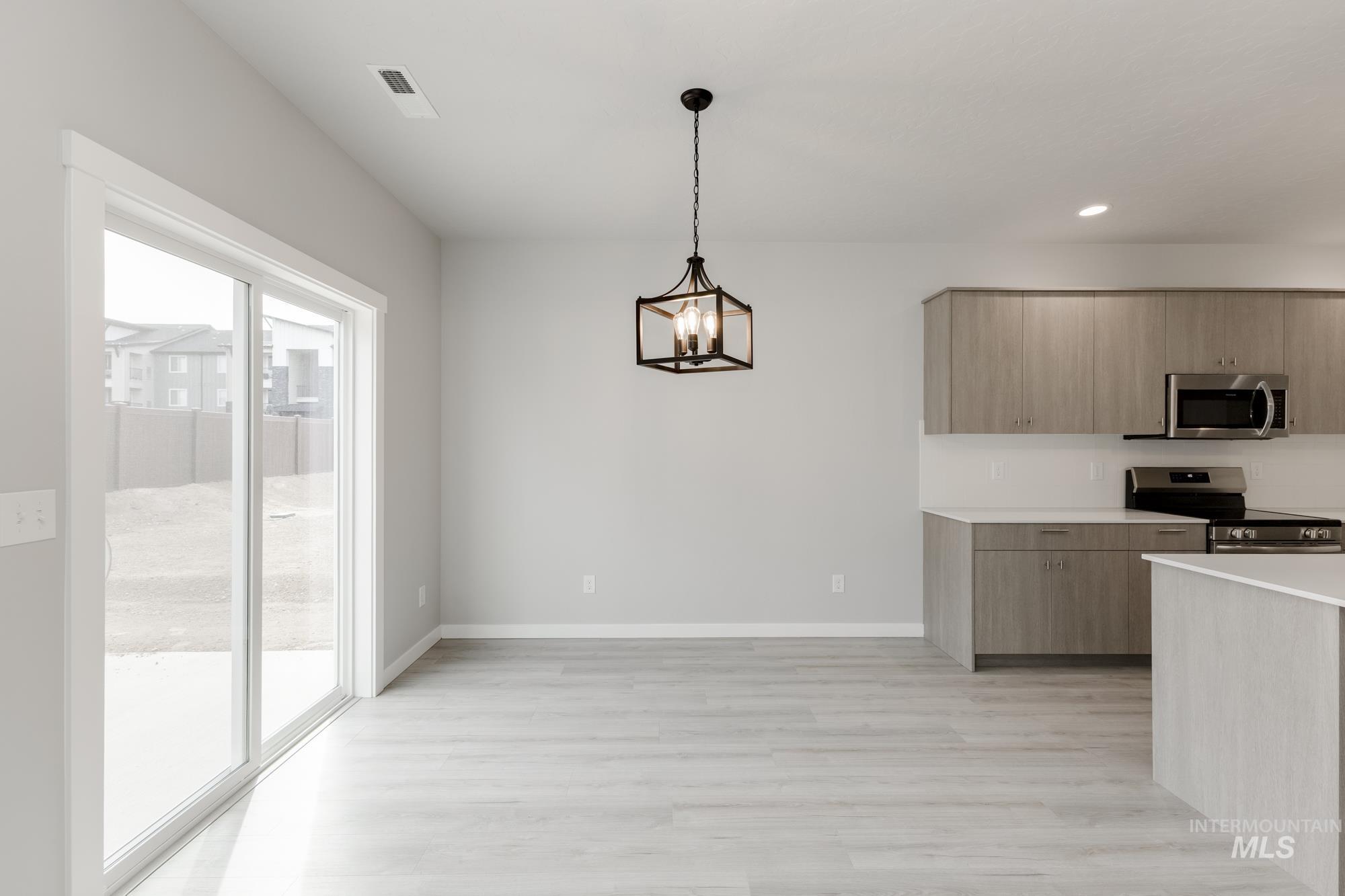 898 N Mirror Creek Way, Meridian, Idaho 83642, 4 Bedrooms, 2.5 Bathrooms, Residential For Sale, Price $474,990,MLS 98962402