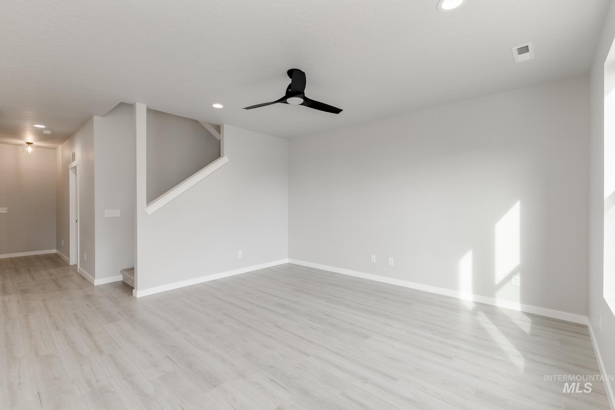 898 N Mirror Creek Way, Meridian, Idaho 83642, 4 Bedrooms, 2.5 Bathrooms, Residential For Sale, Price $474,990,MLS 98962402