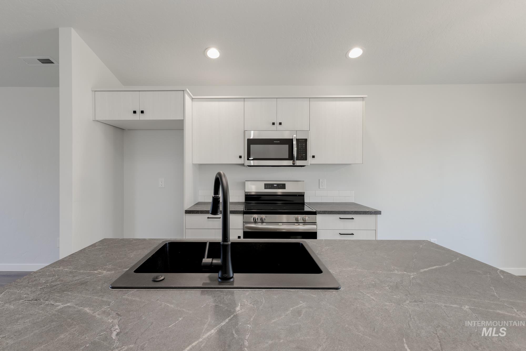 18332 N Trumpet Lily Ave, Nampa, Idaho 83687, 3 Bedrooms, 2 Bathrooms, Residential For Sale, Price $374,990,MLS 98962407