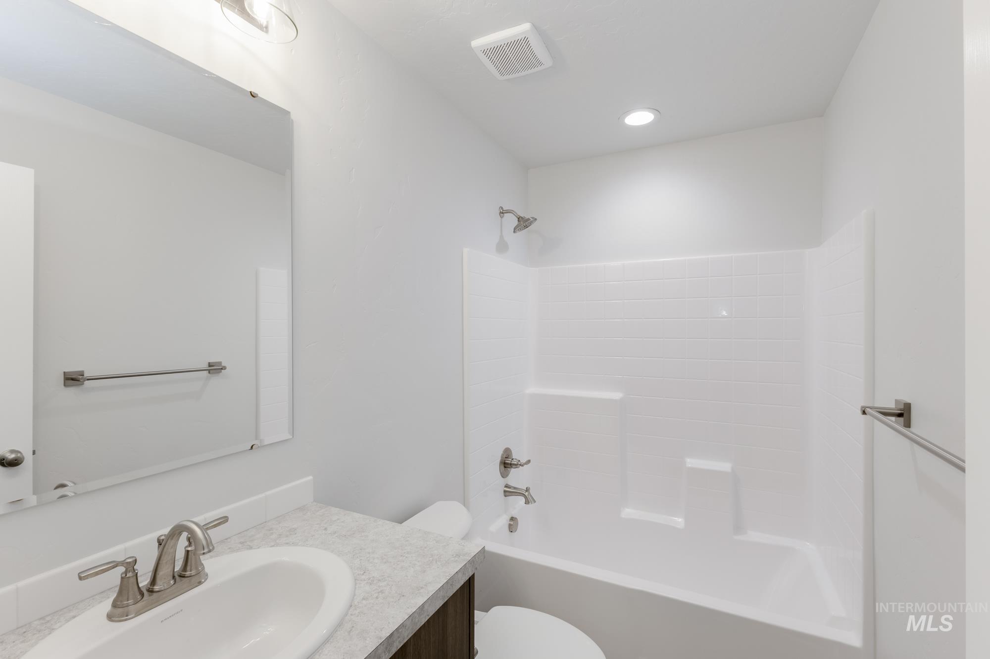 3040 N Arroyo Vista Way, Kuna, Idaho 83634, 3 Bedrooms, 2 Bathrooms, Residential For Sale, Price $409,990,MLS 98962412