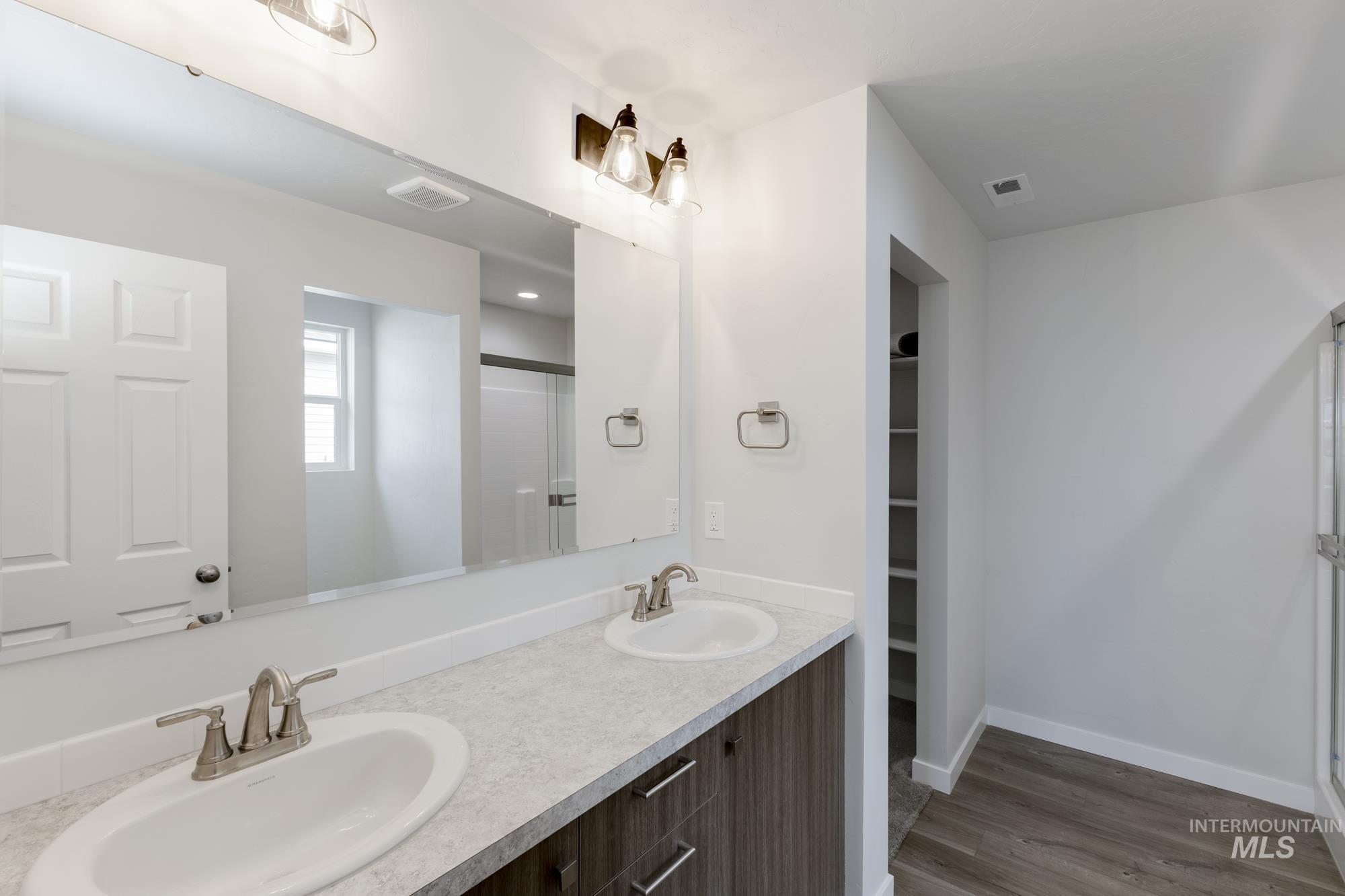 3040 N Arroyo Vista Way, Kuna, Idaho 83634, 3 Bedrooms, 2 Bathrooms, Residential For Sale, Price $409,990,MLS 98962412