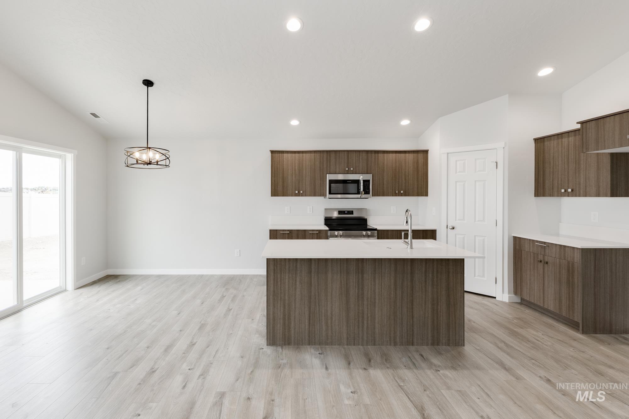 3040 N Arroyo Vista Way, Kuna, Idaho 83634, 3 Bedrooms, 2 Bathrooms, Residential For Sale, Price $409,990,MLS 98962412