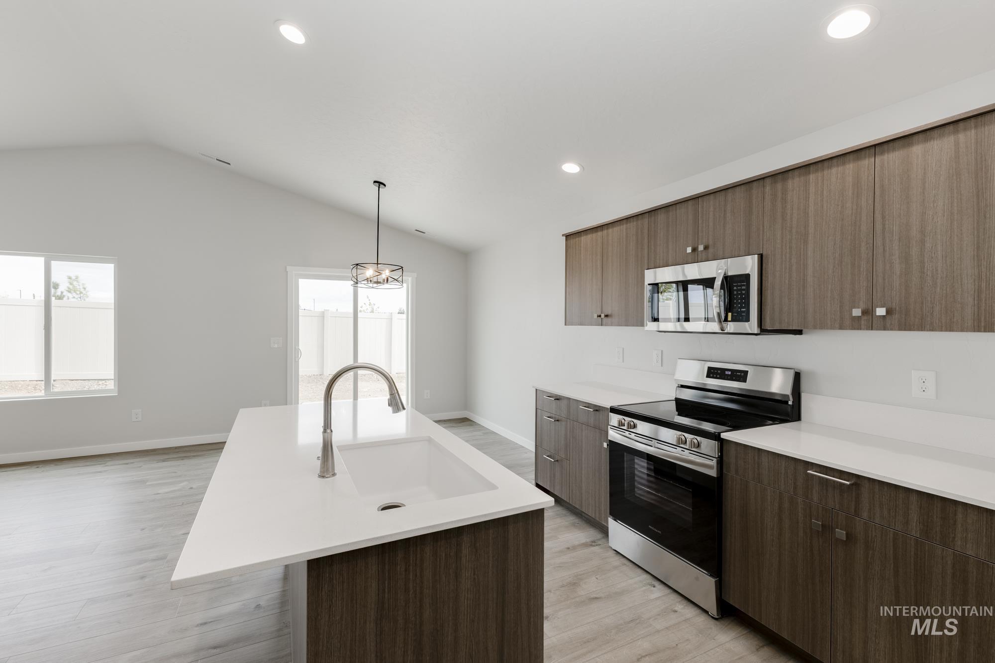 3040 N Arroyo Vista Way, Kuna, Idaho 83634, 3 Bedrooms, 2 Bathrooms, Residential For Sale, Price $409,990,MLS 98962412