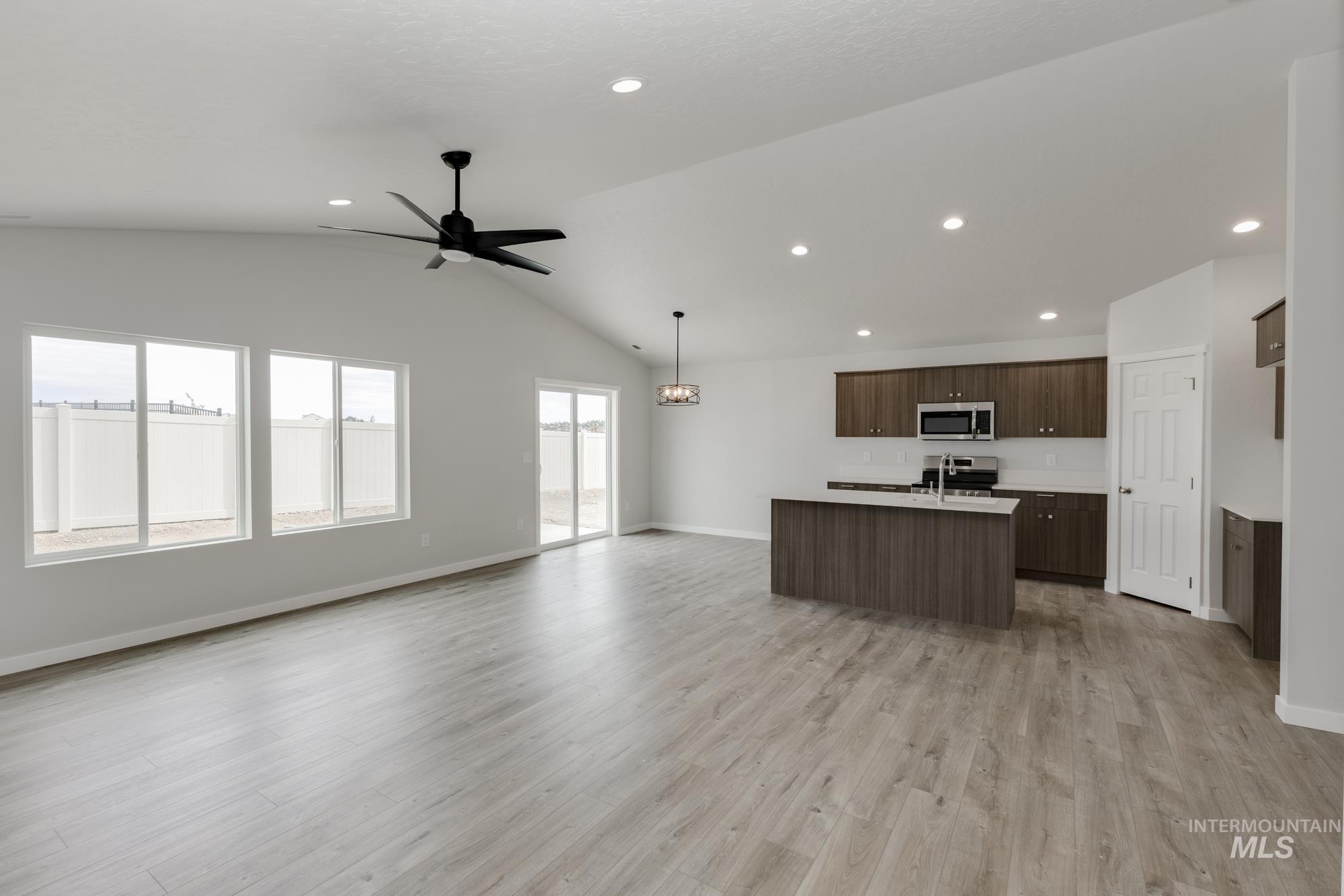 3040 N Arroyo Vista Way, Kuna, Idaho 83634, 3 Bedrooms, 2 Bathrooms, Residential For Sale, Price $409,990,MLS 98962412