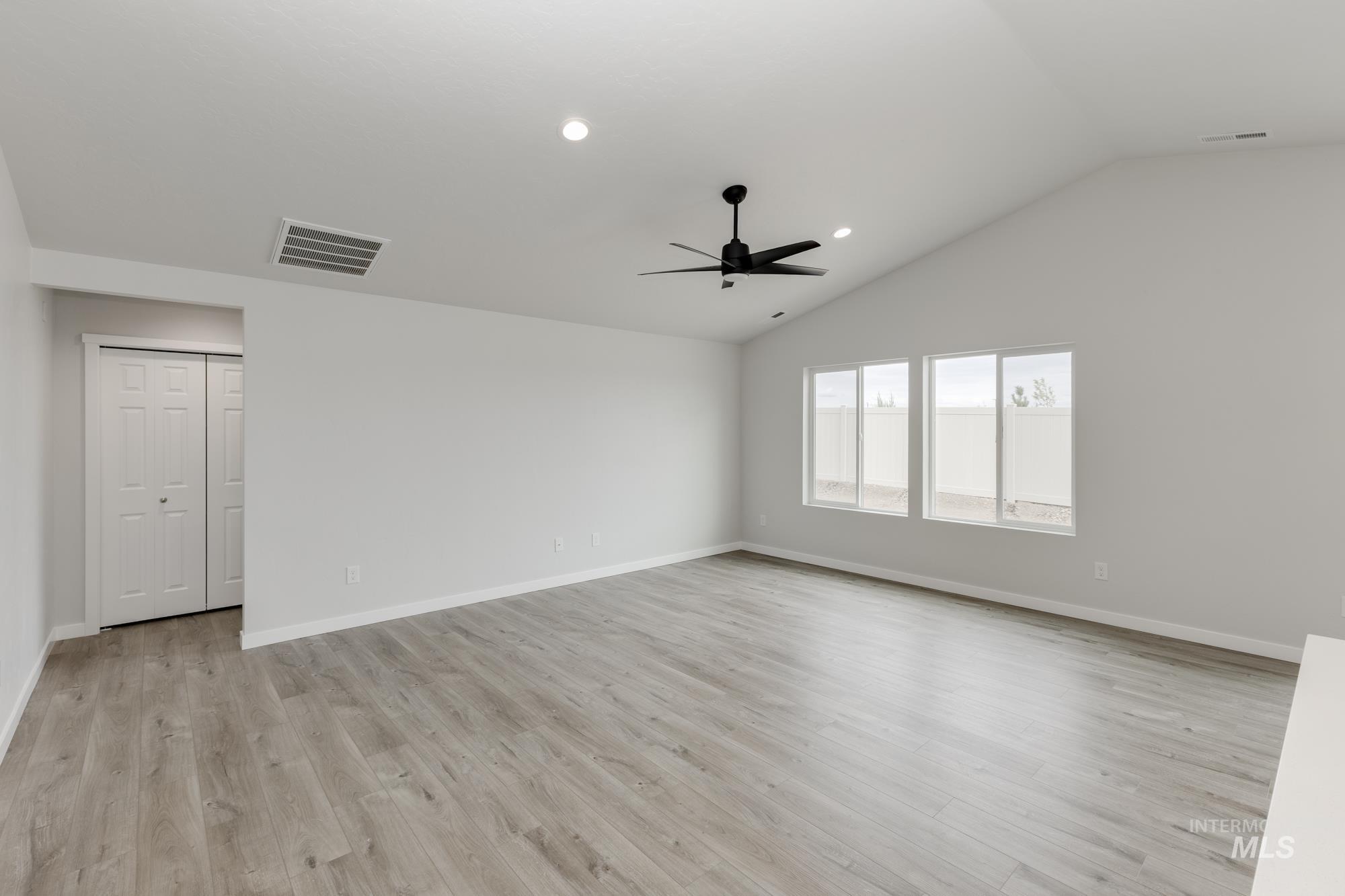 3040 N Arroyo Vista Way, Kuna, Idaho 83634, 3 Bedrooms, 2 Bathrooms, Residential For Sale, Price $409,990,MLS 98962412