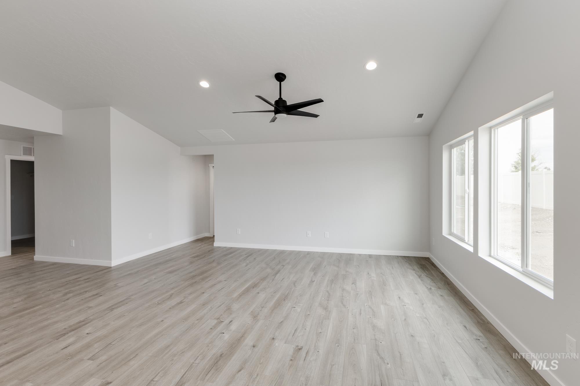 3040 N Arroyo Vista Way, Kuna, Idaho 83634, 3 Bedrooms, 2 Bathrooms, Residential For Sale, Price $409,990,MLS 98962412