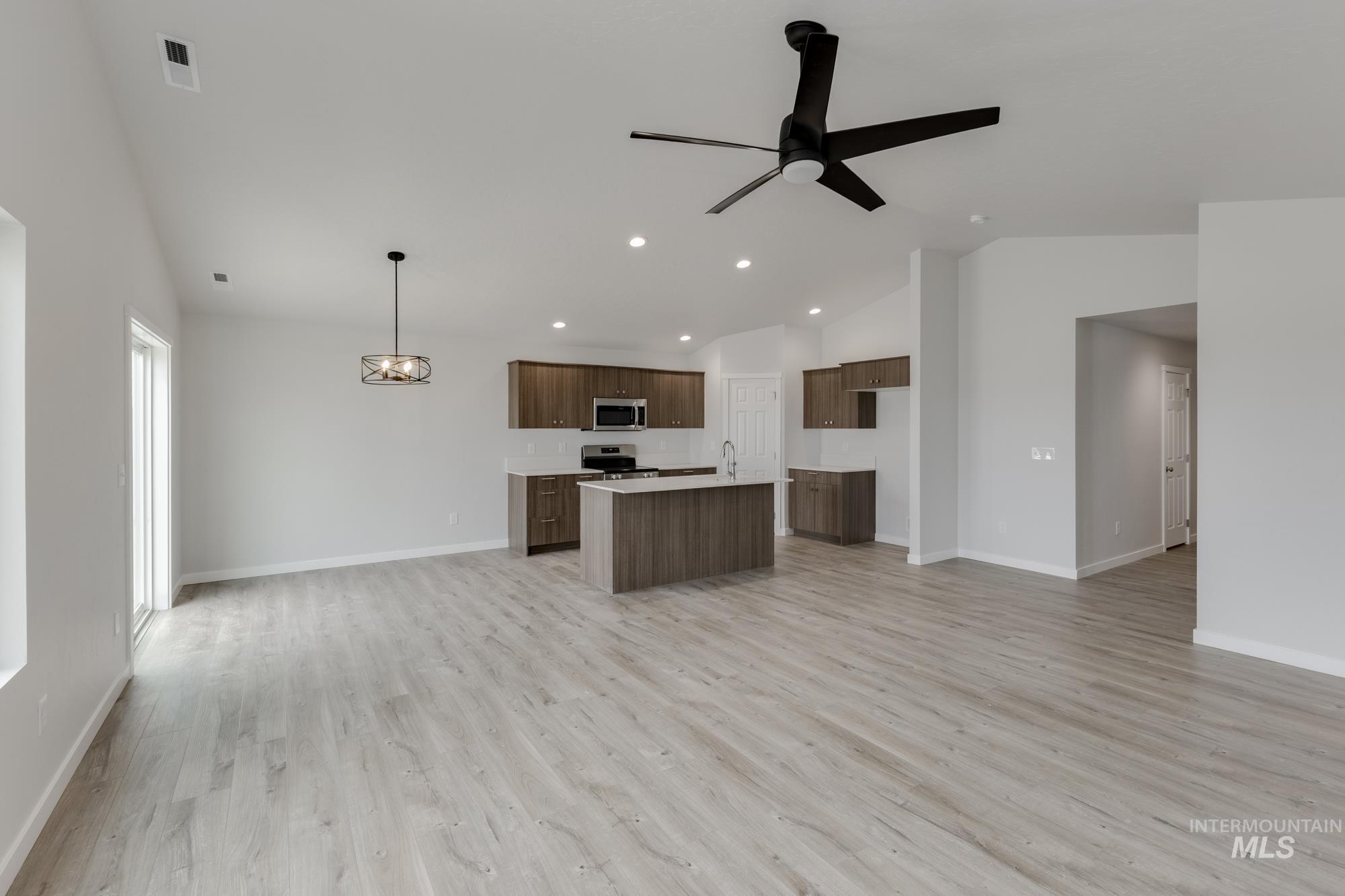 3040 N Arroyo Vista Way, Kuna, Idaho 83634, 3 Bedrooms, 2 Bathrooms, Residential For Sale, Price $409,990,MLS 98962412