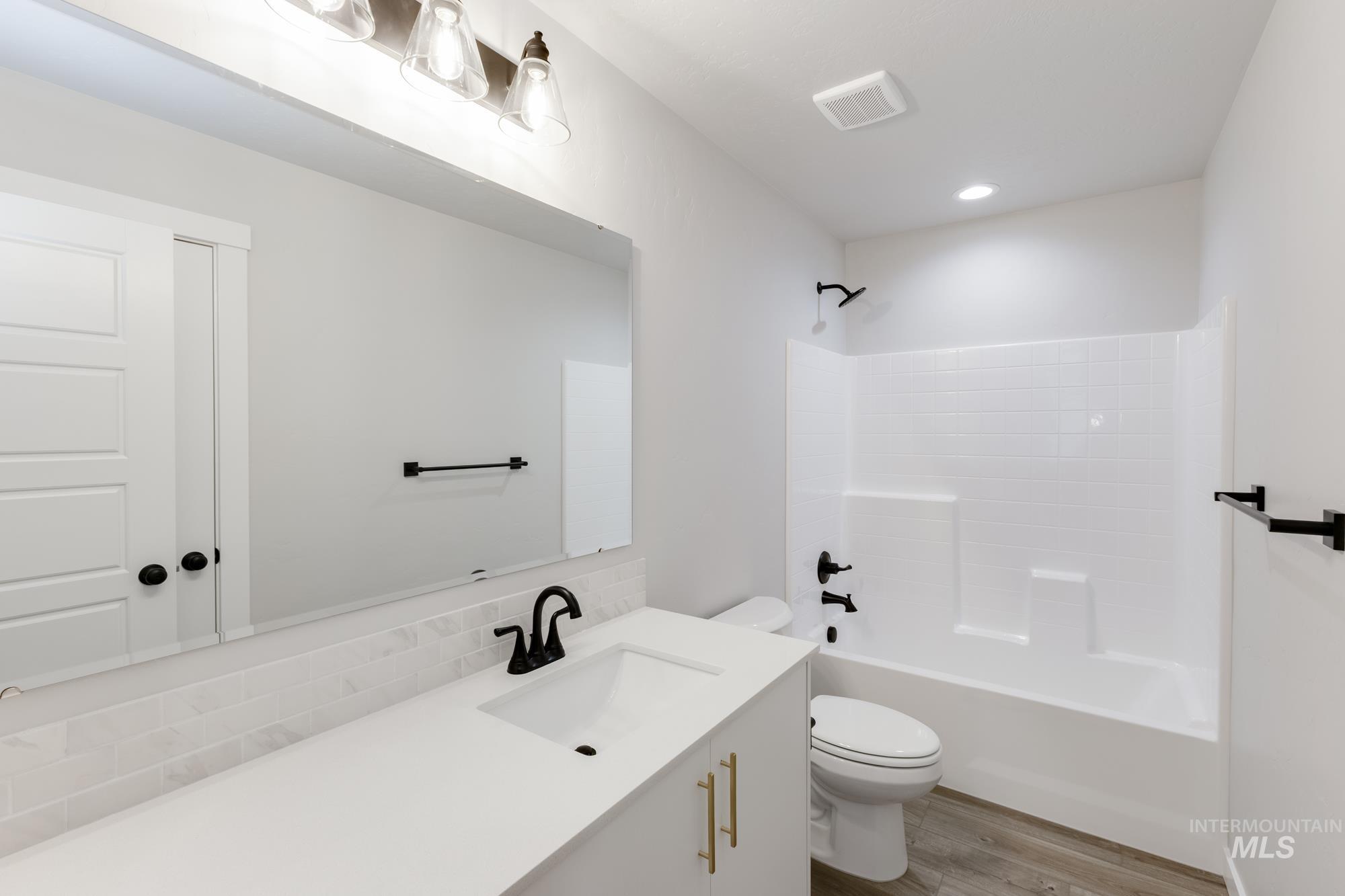 4250 E Kalinga St, Meridian, Idaho 83709, 3 Bedrooms, 2.5 Bathrooms, Residential For Sale, Price $449,990,MLS 98962416