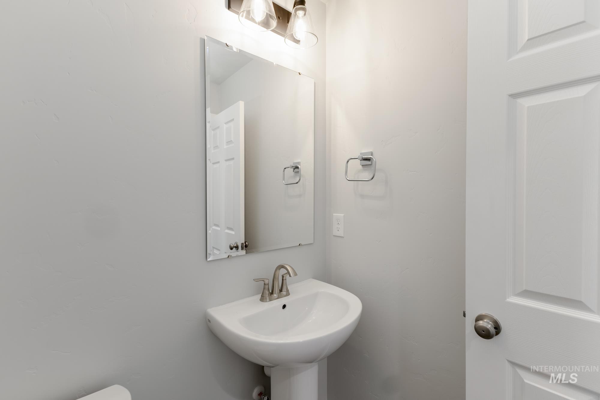 13318 Cut St, Caldwell, Idaho 83607, 4 Bedrooms, 2.5 Bathrooms, Residential For Sale, Price $429,990,MLS 98962429