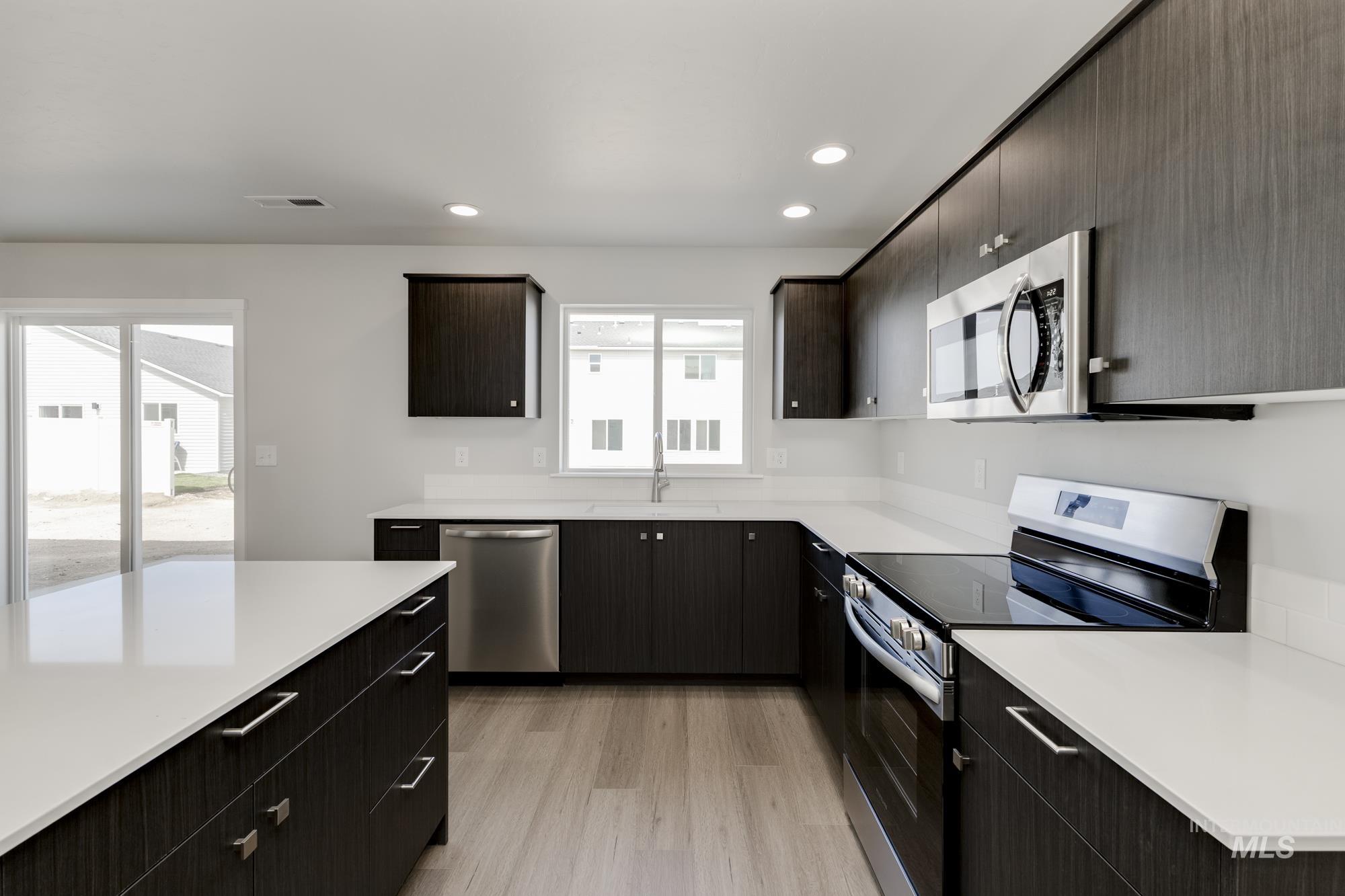 13318 Cut St, Caldwell, Idaho 83607, 4 Bedrooms, 2.5 Bathrooms, Residential For Sale, Price $429,990,MLS 98962429