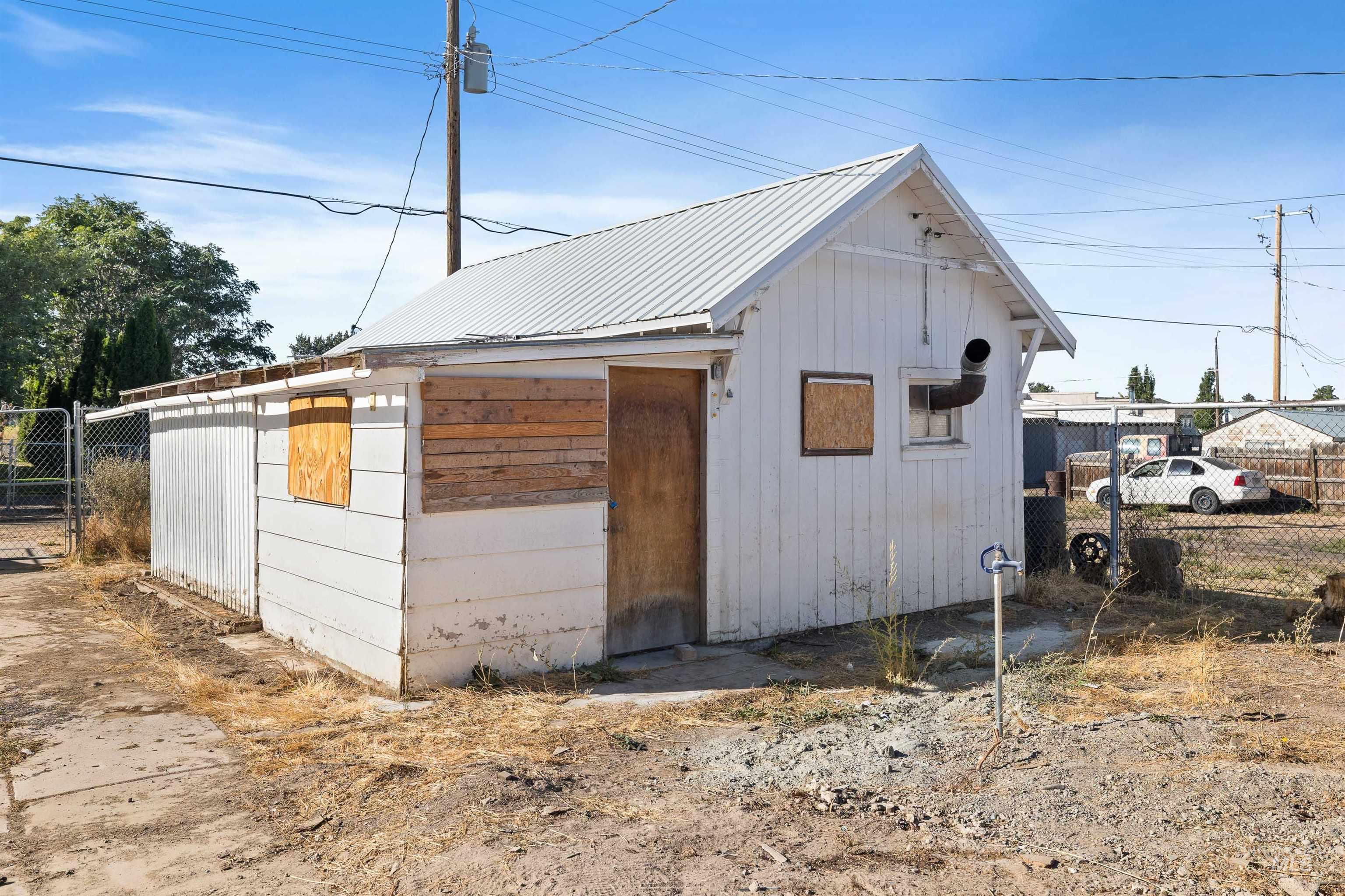 929 Sprague Avenue, Buhl, Idaho 83316, 3 Bedrooms, 2 Bathrooms, Residential For Sale, Price $199,900,MLS 98962438