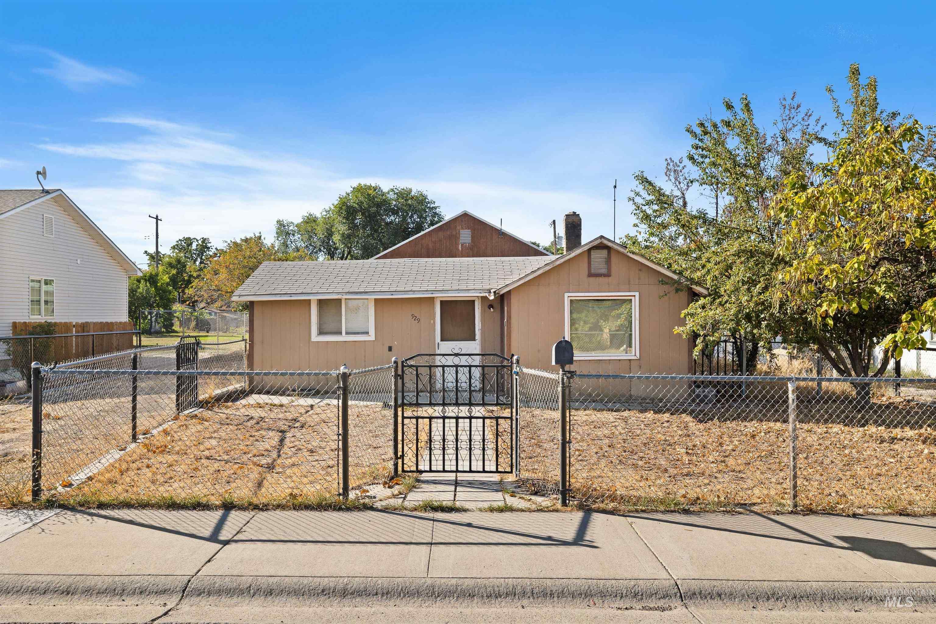 929 Sprague Avenue, Buhl, Idaho 83316, 3 Bedrooms, 2 Bathrooms, Residential For Sale, Price $199,900,MLS 98962438