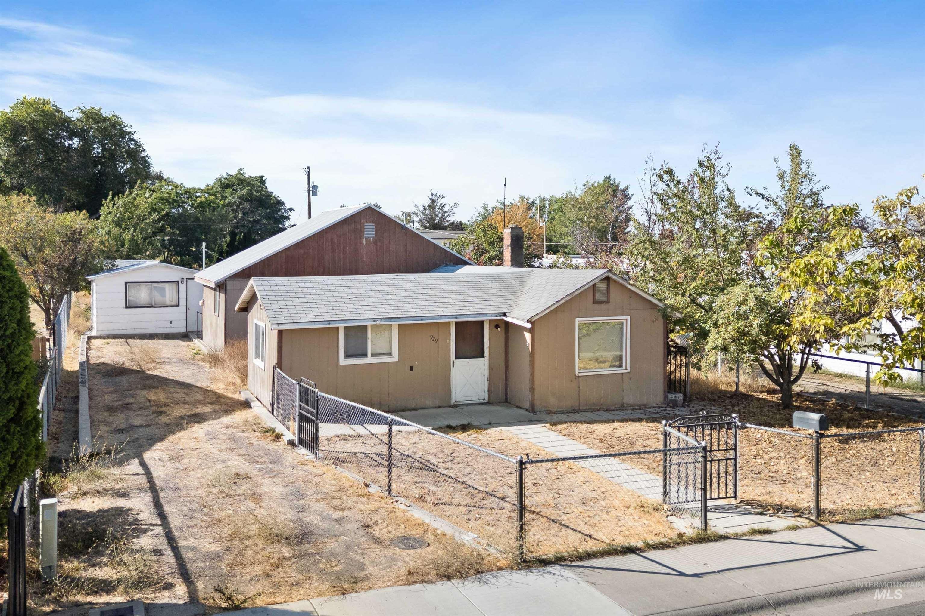 929 Sprague Avenue, Buhl, Idaho 83316, 3 Bedrooms, 2 Bathrooms, Residential For Sale, Price $199,900,MLS 98962438